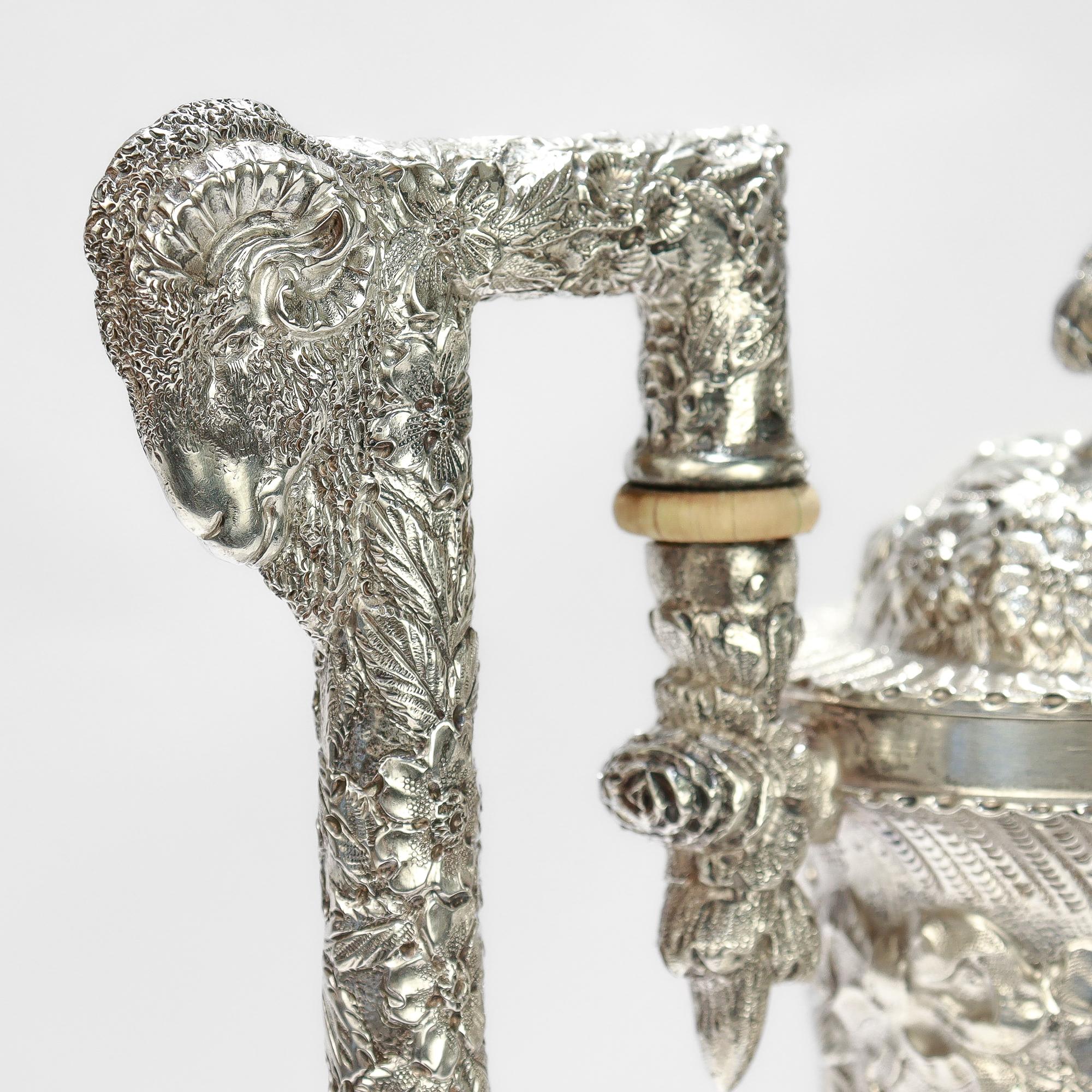 Ancienne cafetière Schofield Repousse Baltimore Sterling Silver Castle Pattern en vente 6