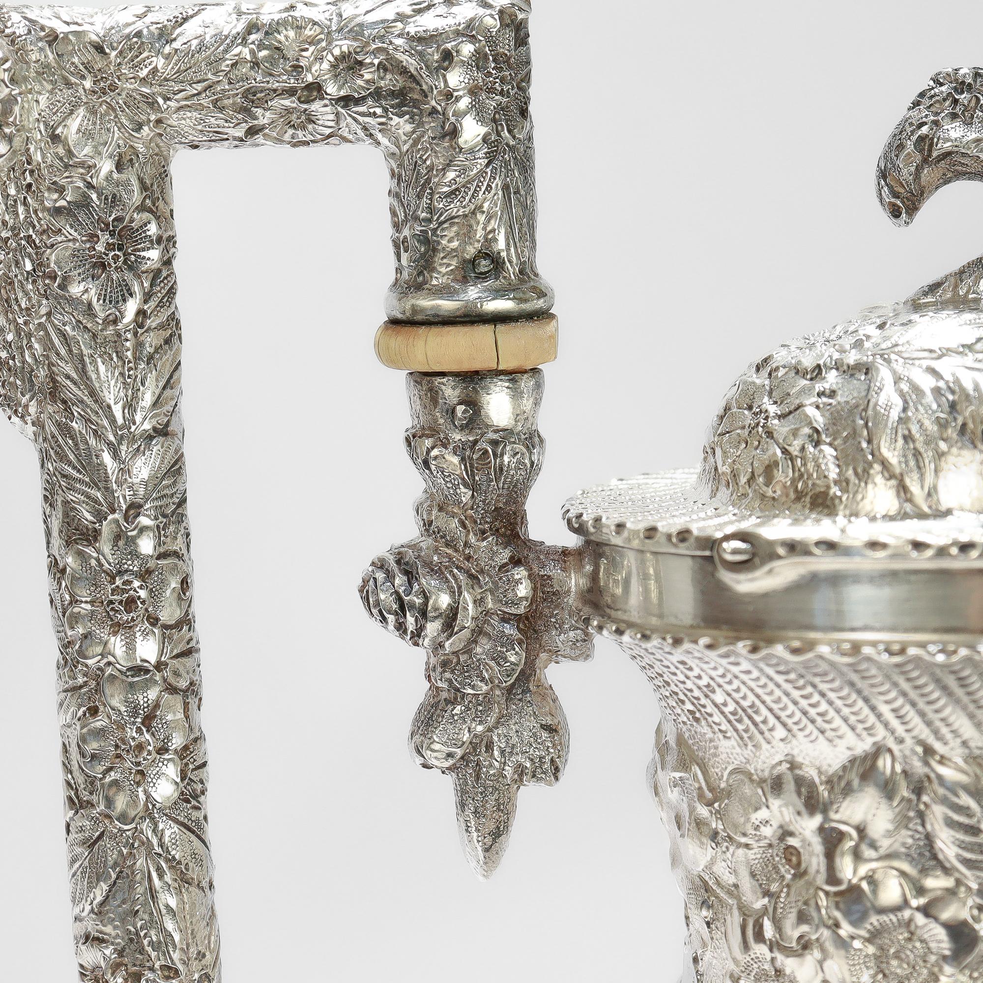 Ancienne cafetière Schofield Repousse Baltimore Sterling Silver Castle Pattern en vente 8