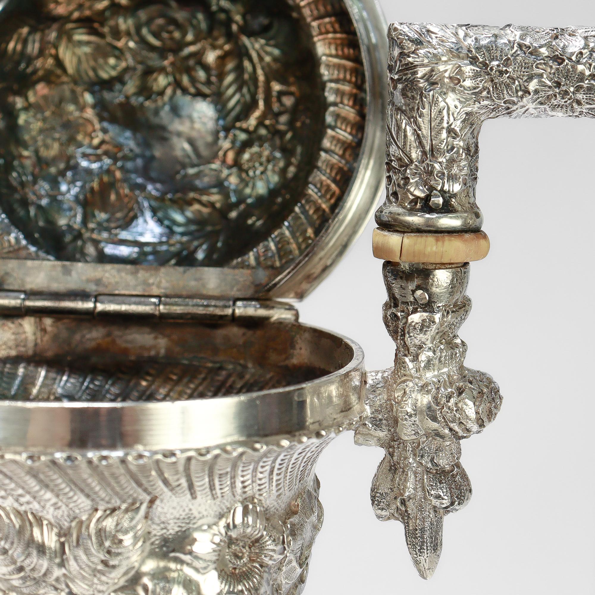 Ancienne cafetière Schofield Repousse Baltimore Sterling Silver Castle Pattern en vente 11