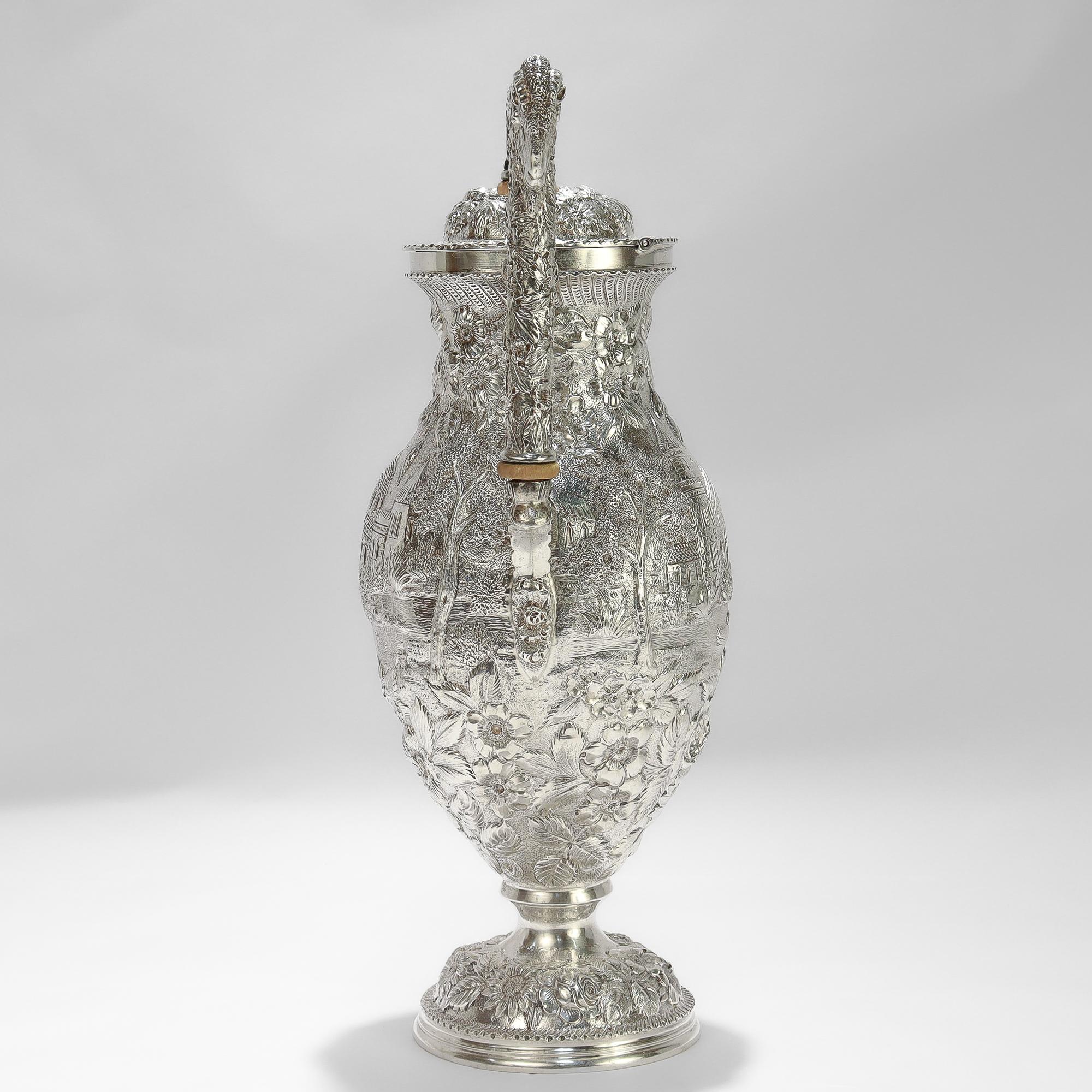 Américain Ancienne cafetière Schofield Repousse Baltimore Sterling Silver Castle Pattern en vente