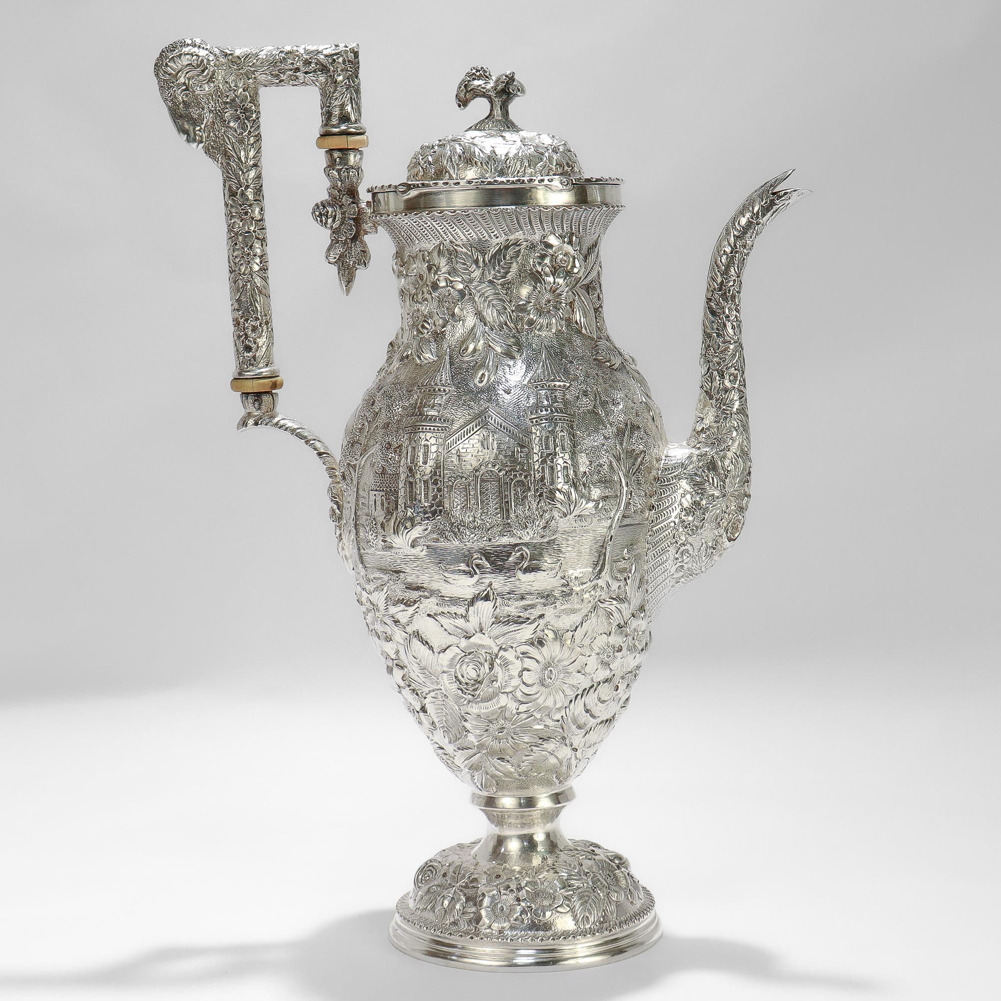 Ancienne cafetière Schofield Repousse Baltimore Sterling Silver Castle Pattern Bon état - En vente à Philadelphia, PA