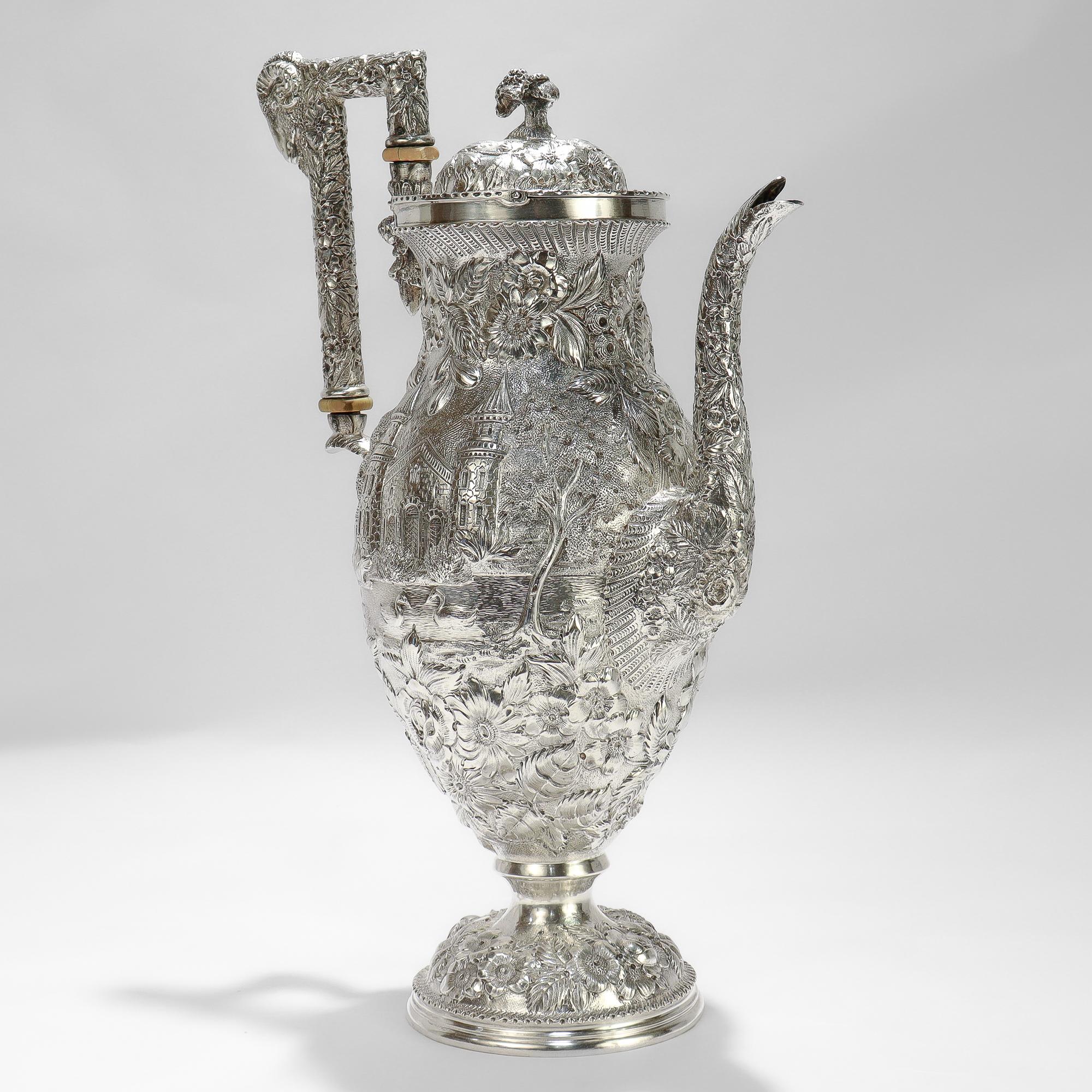20ième siècle Ancienne cafetière Schofield Repousse Baltimore Sterling Silver Castle Pattern en vente