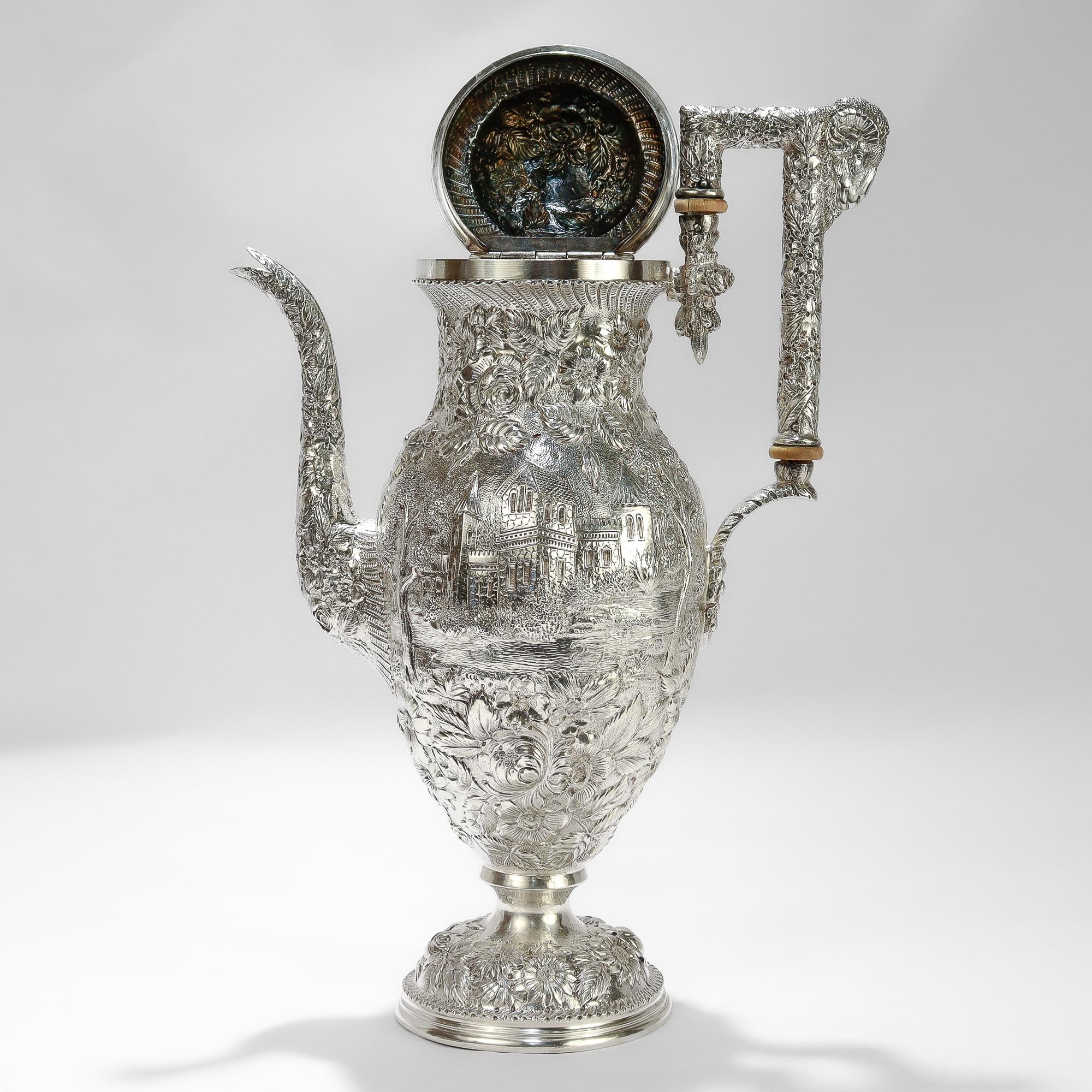 Ancienne cafetière Schofield Repousse Baltimore Sterling Silver Castle Pattern en vente 2