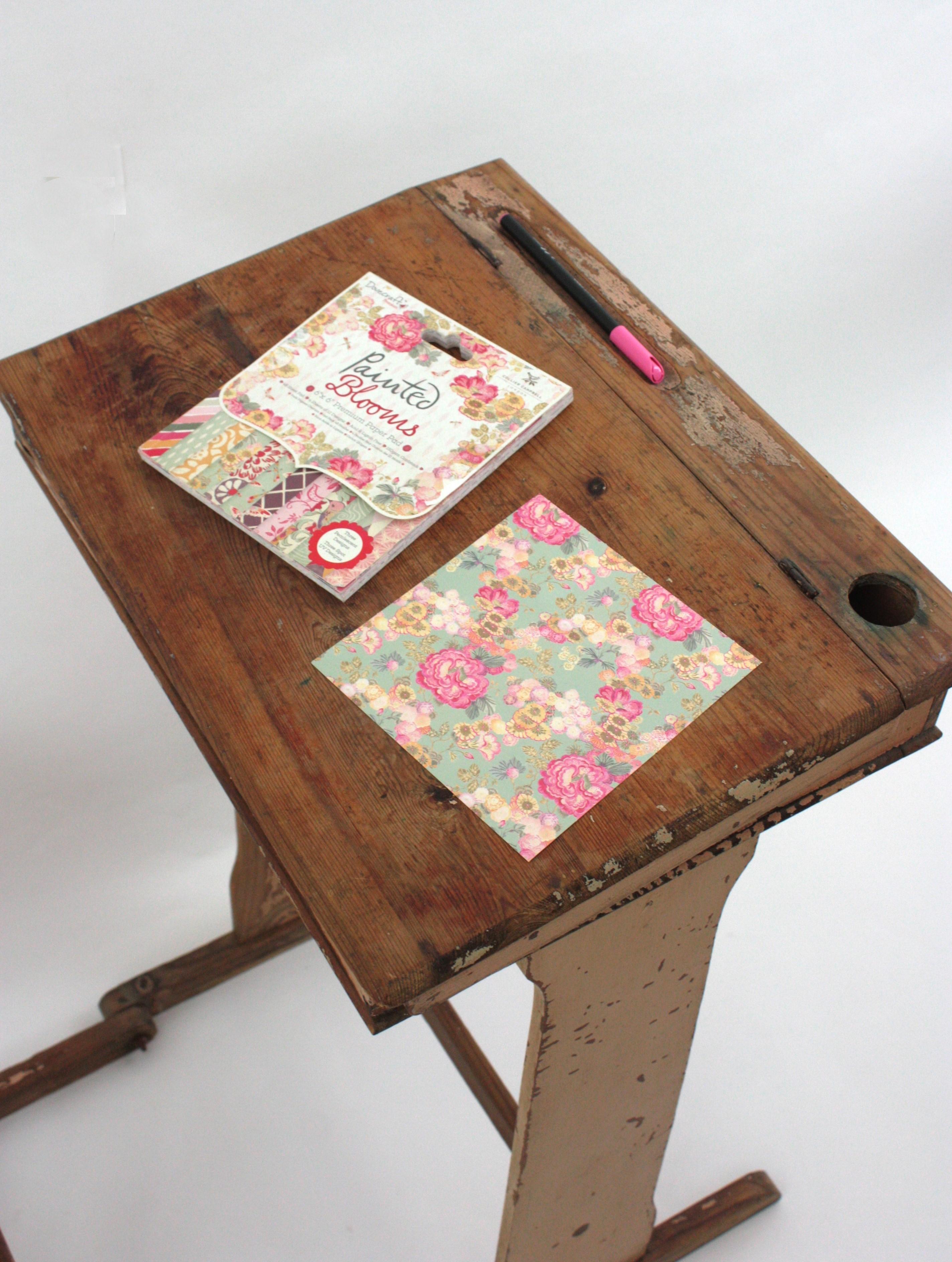 Bureau d'écolier ancien avec siège pliant en patine rose douce en vente 2
