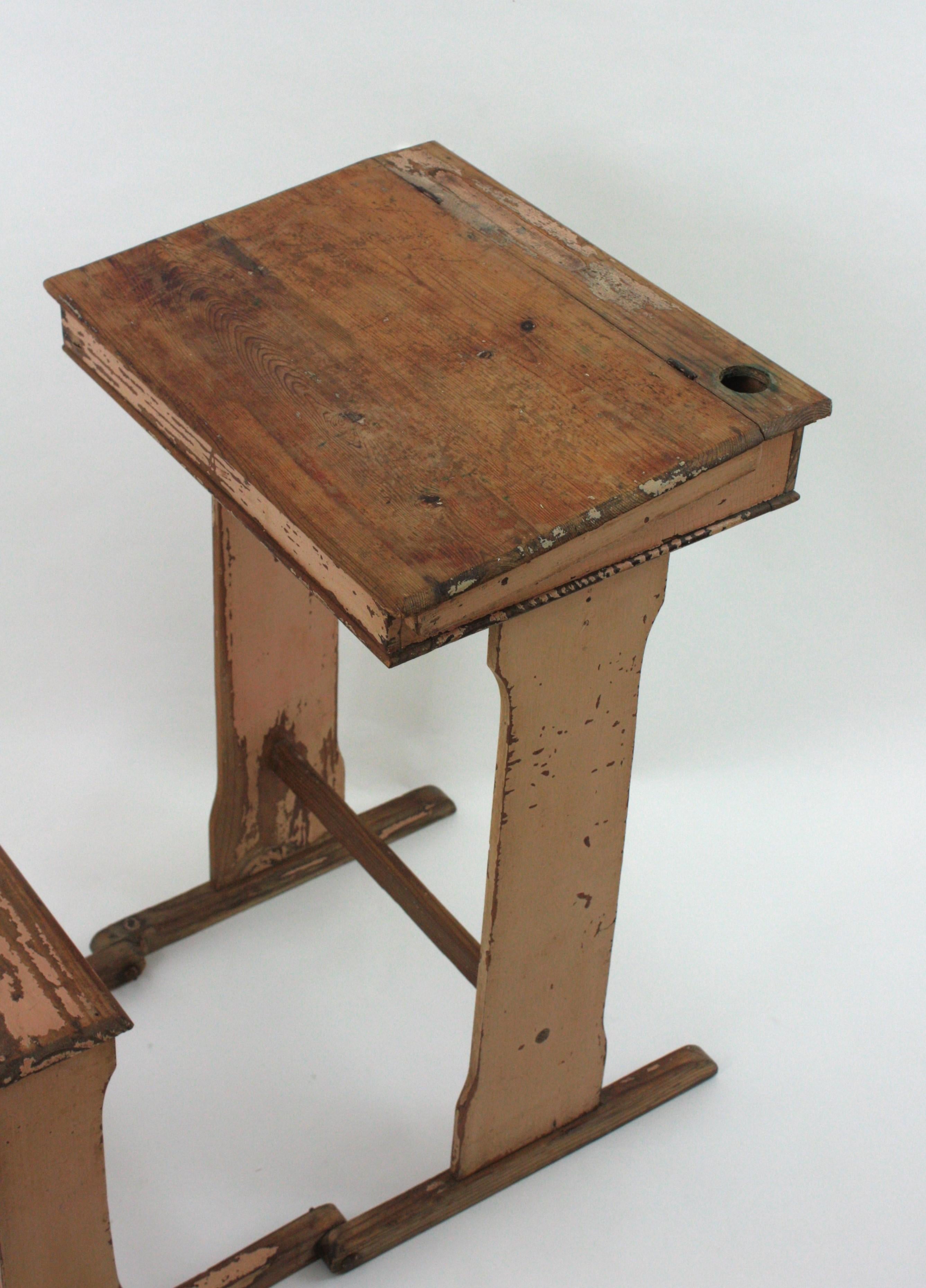Bureau d'écolier ancien avec siège pliant en patine rose douce en vente 5