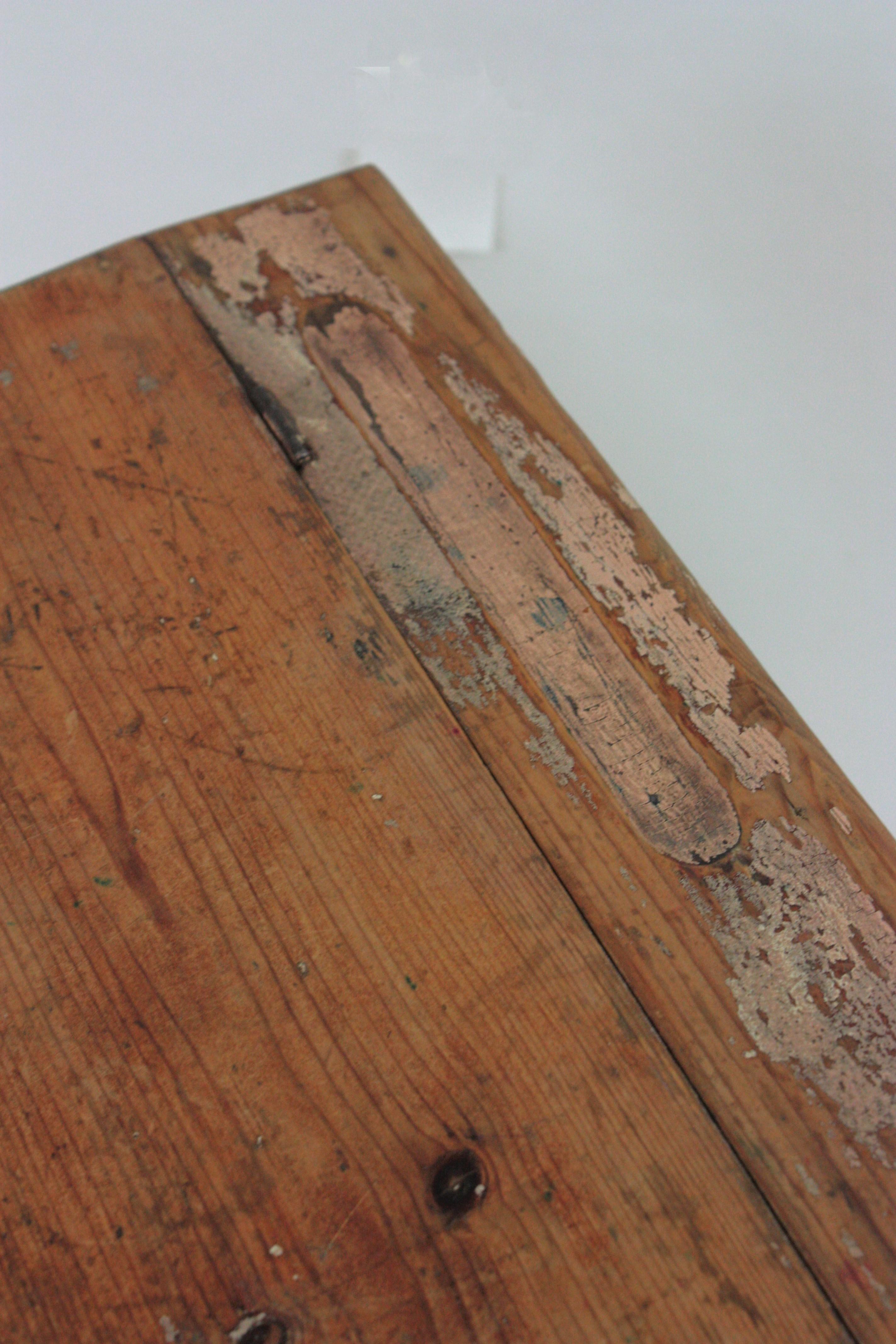 Bureau d'écolier ancien avec siège pliant en patine rose douce en vente 7