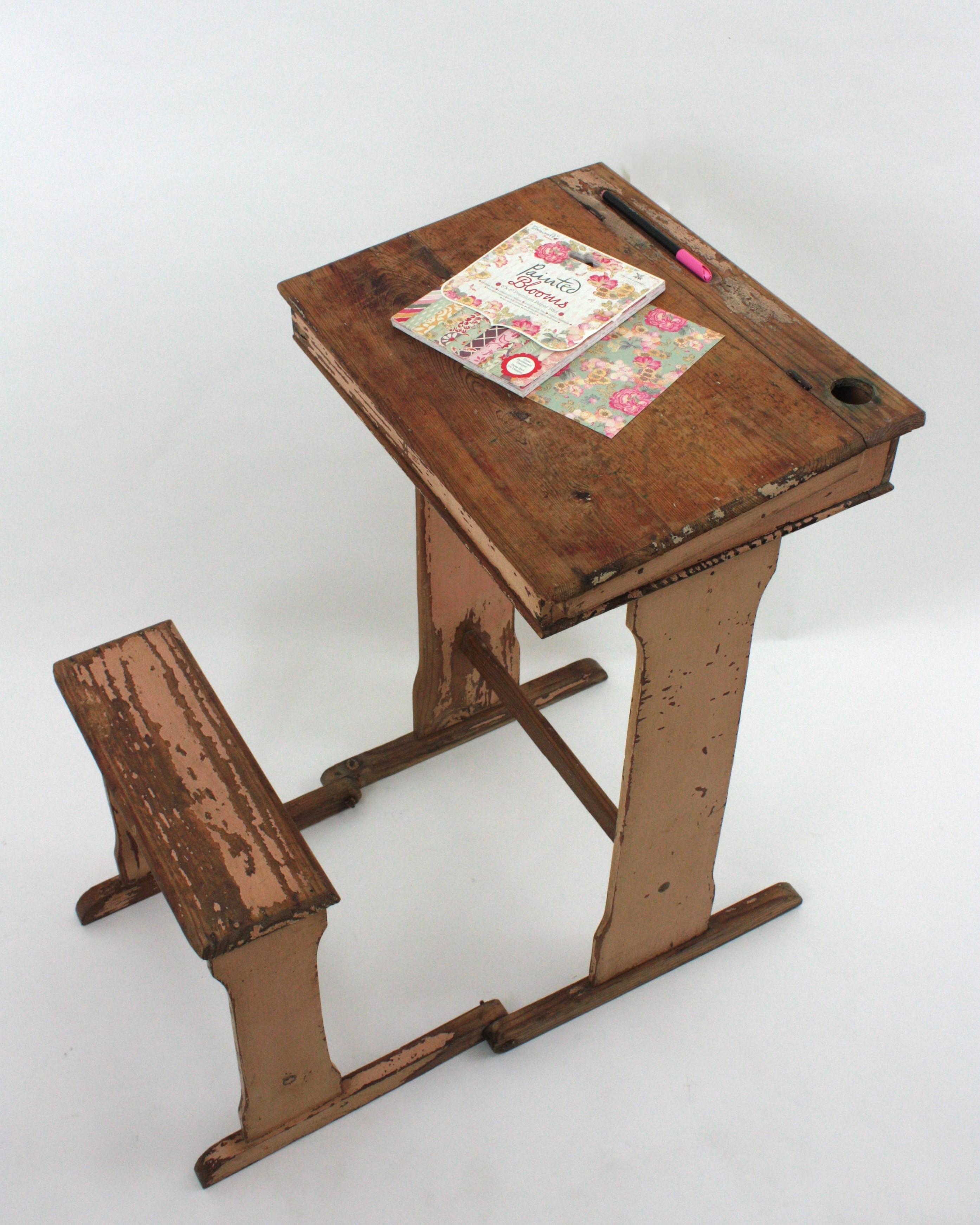 Bureau d'écolier ancien avec siège pliant en patine rose douce en vente 10