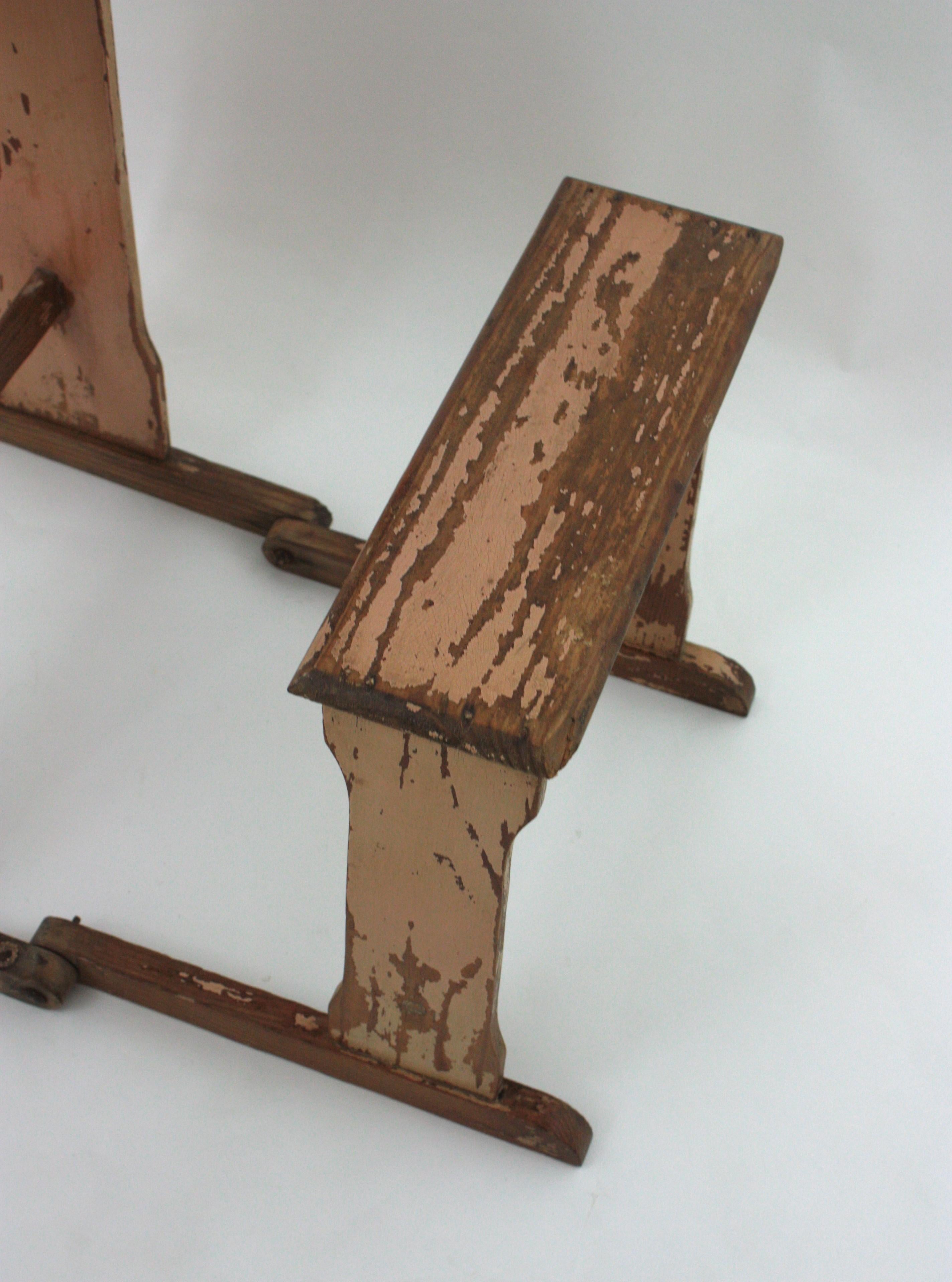 Bureau d'écolier ancien avec siège pliant en patine rose douce en vente 12