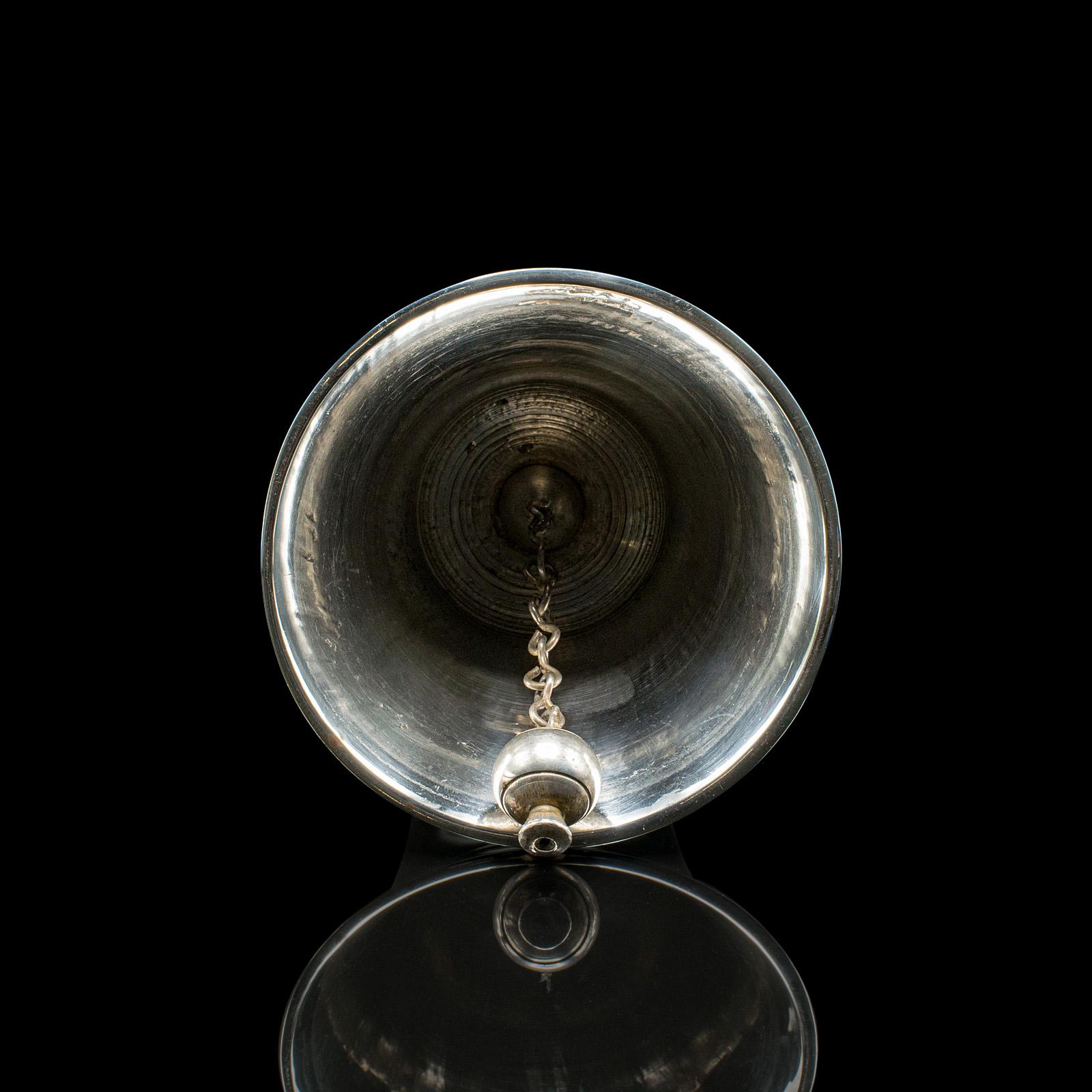 Victorien tardif Cloche d'écolier ancienne, anglaise, en métal argenté, poignée Coromandel, victorienne en vente