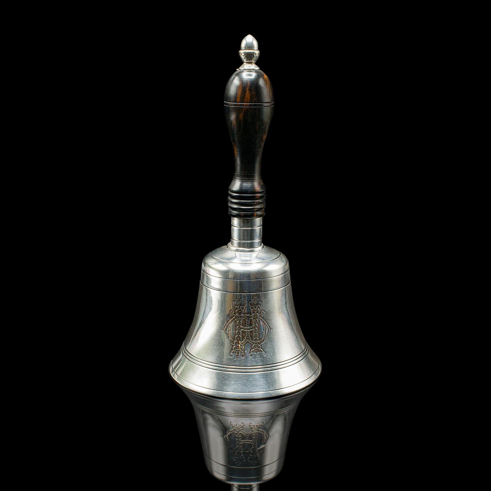 Britannique Cloche d'écolier ancienne, anglaise, en métal argenté, poignée Coromandel, victorienne en vente