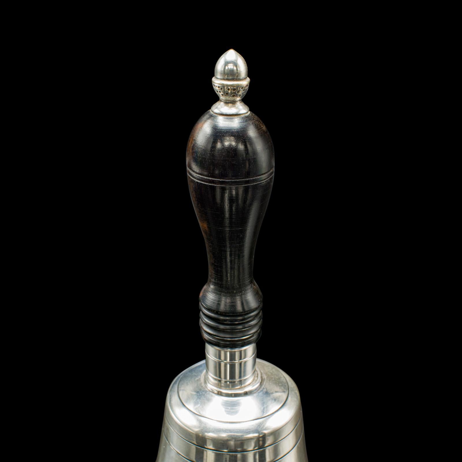 Cloche d'écolier ancienne, anglaise, en métal argenté, poignée Coromandel, victorienne en vente 2