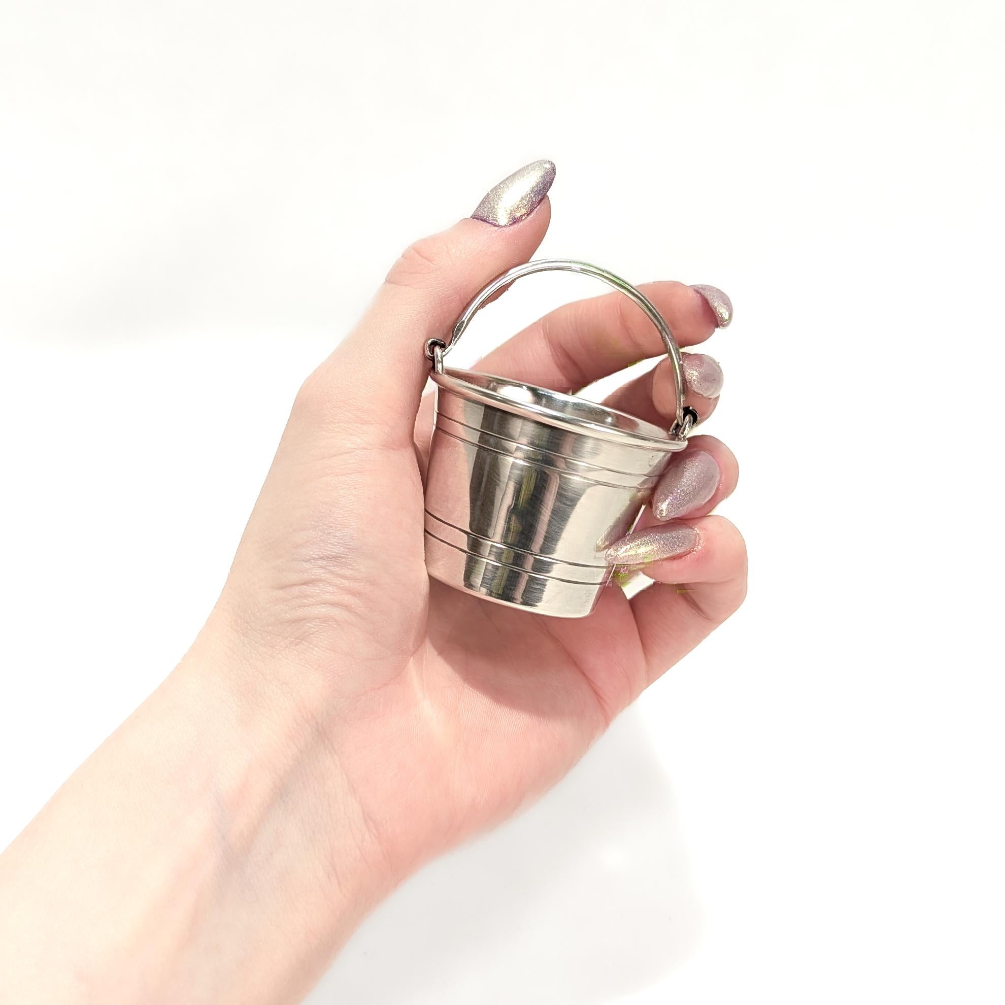 Mid-Century moderno Antico secchio figurato in miniatura in argento sterling Schroth in vendita