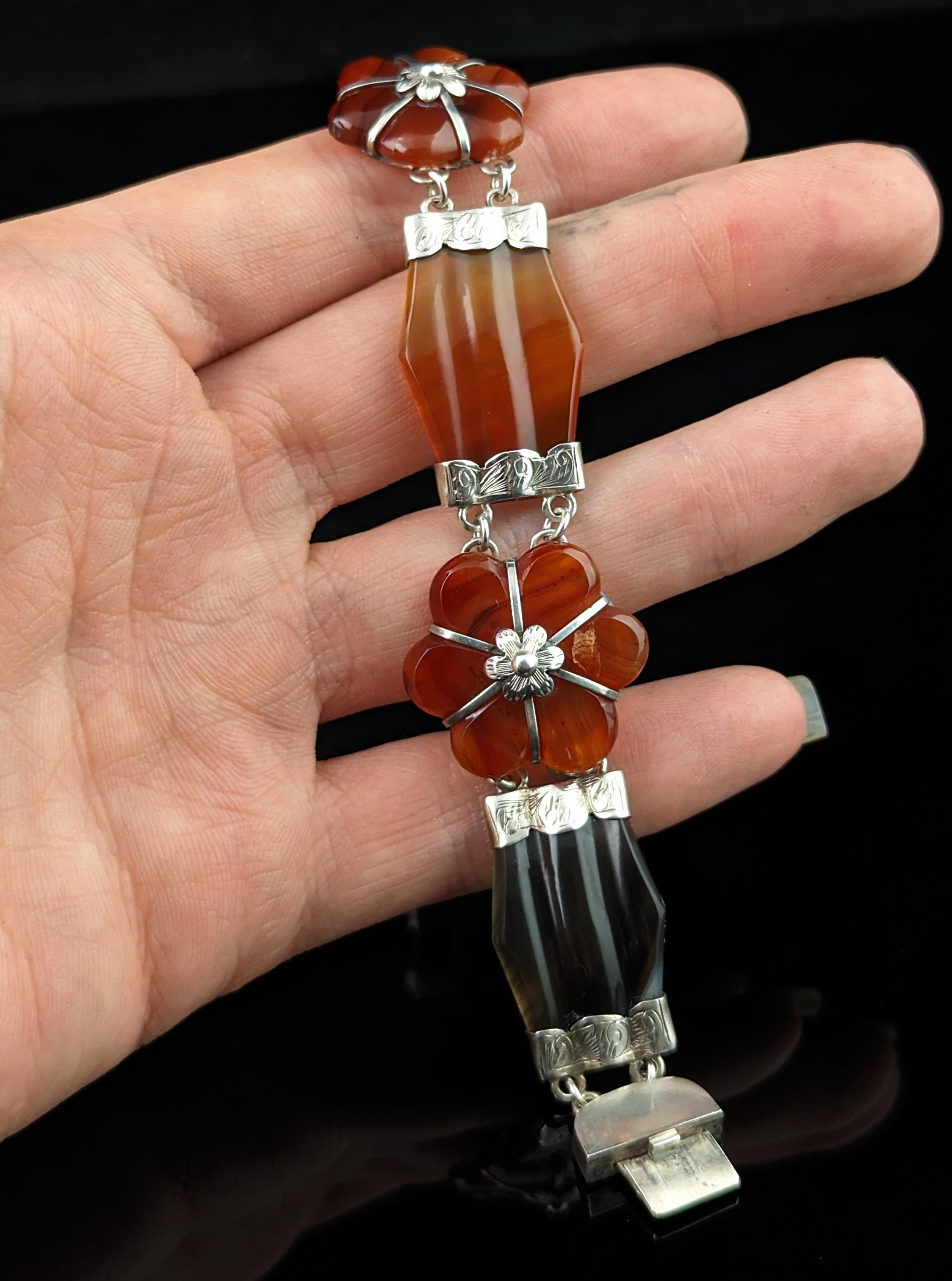 This stunning antique, mid Victorian era Scottish agate and Silver bracelet is really something else.

The bracelet features beautifully faceted panels of polished banded agate each with silver end caps, each of these is intercepted by fine the most
