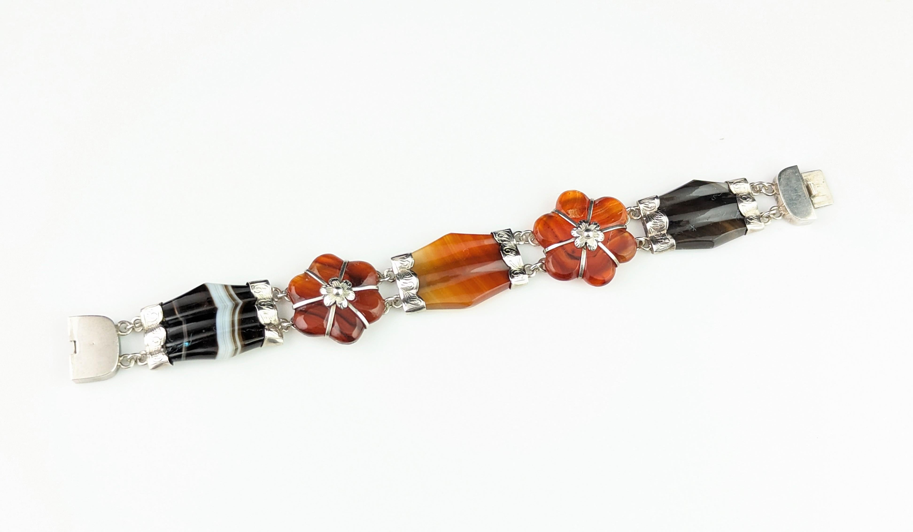 Antique Scottish agate and Silver bracelet, Victorian, floral In Good Condition For Sale In NEWARK, GB