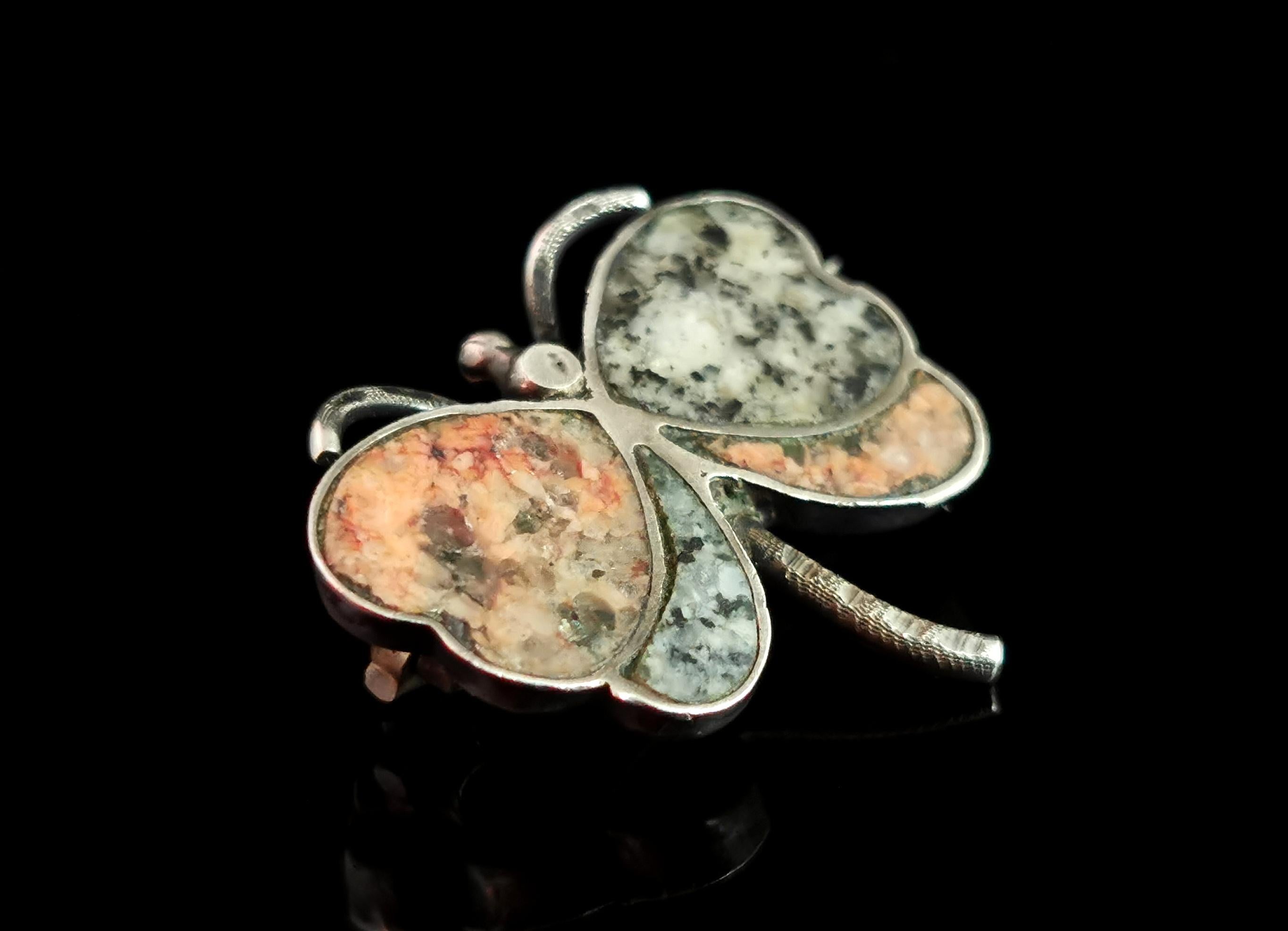 Antike Schmetterlingsbrosche aus schottischem Achat und Silber im Zustand „Gut“ in NEWARK, GB