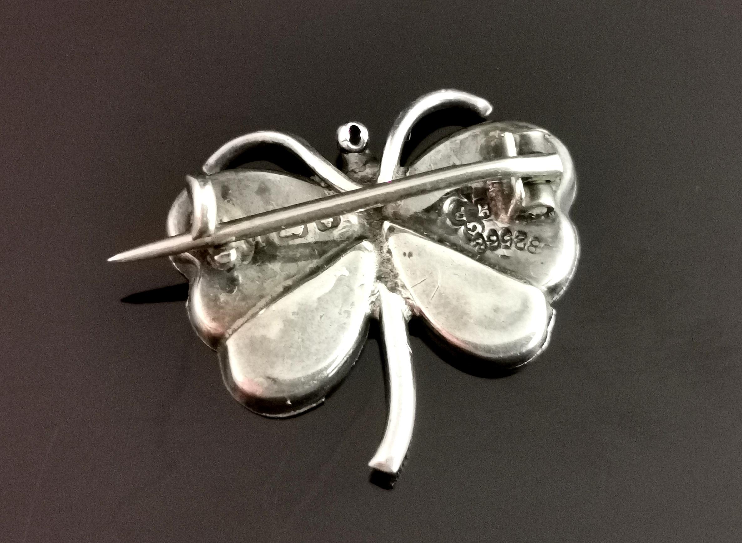 Antique Scottish Agate and Silver Butterfly Brooch In Good Condition In NEWARK, GB