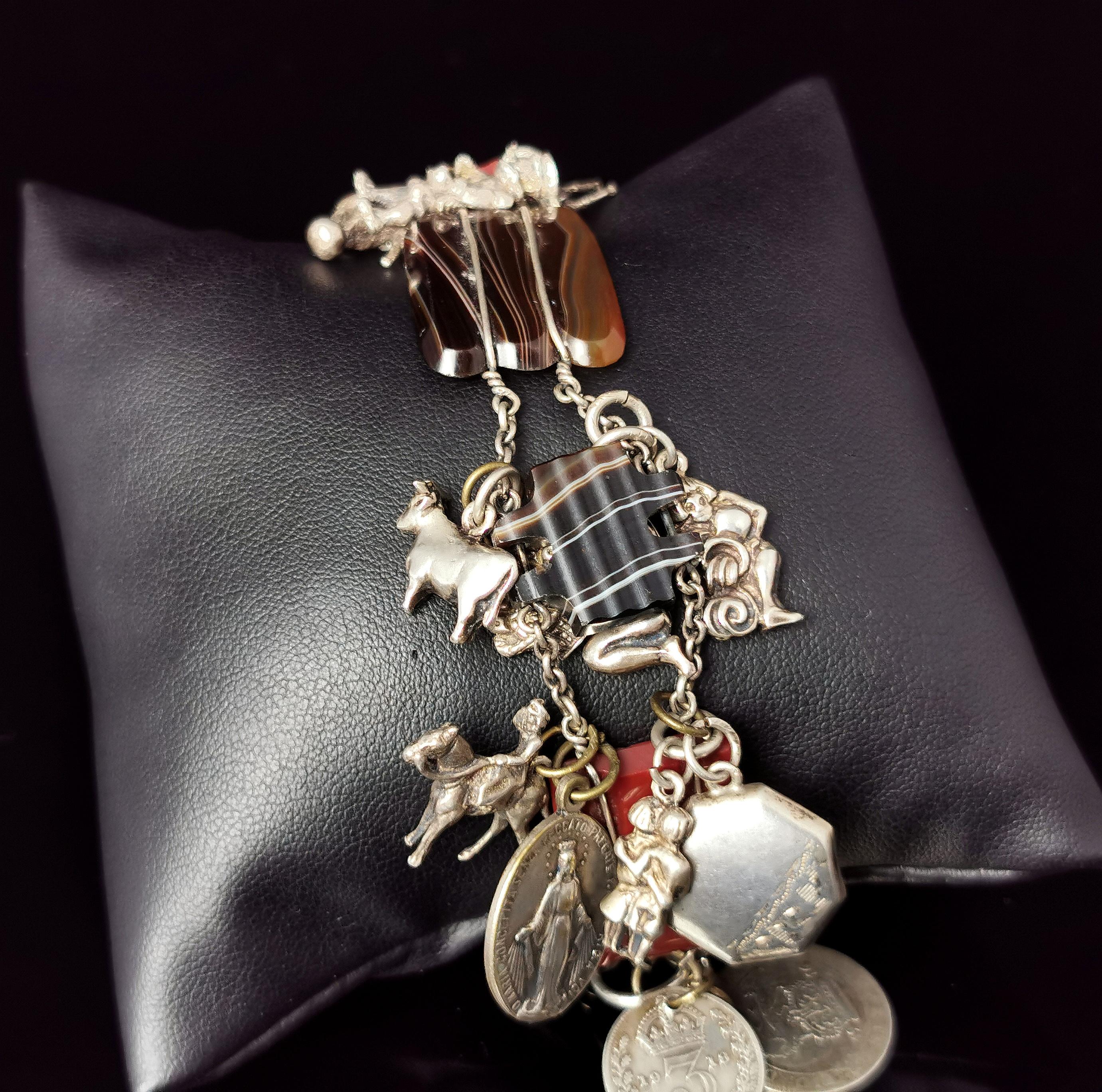 A gorgeous and unusual antique, late Victorian era Scottish agate and Silver charm bracelet.

The bracelet features beautifully faceted panels of polished agate each with different shades, stones include Red Jasper, Carnelian and various shades of