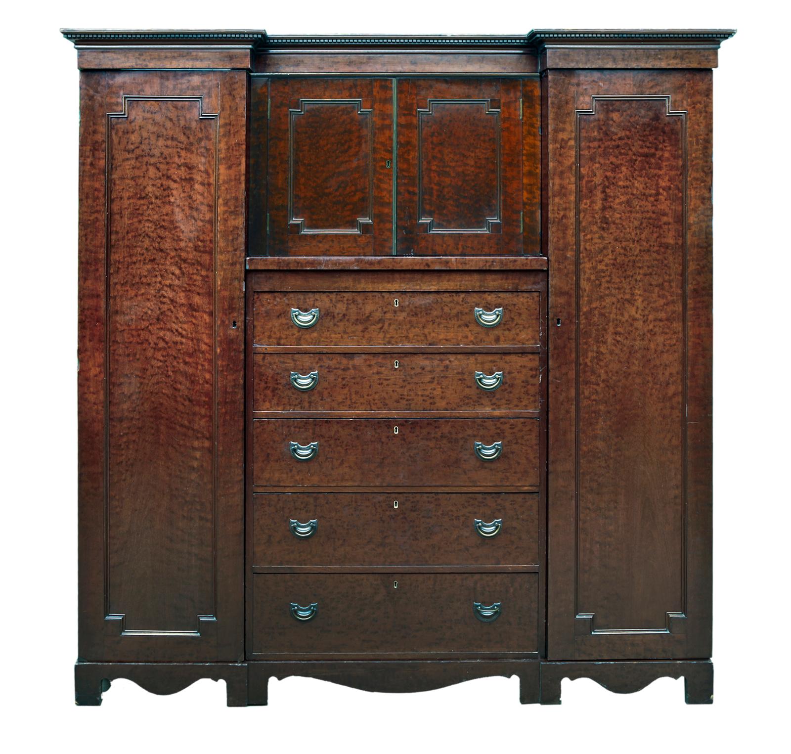 Ancienne armoire écossaise en vente 6