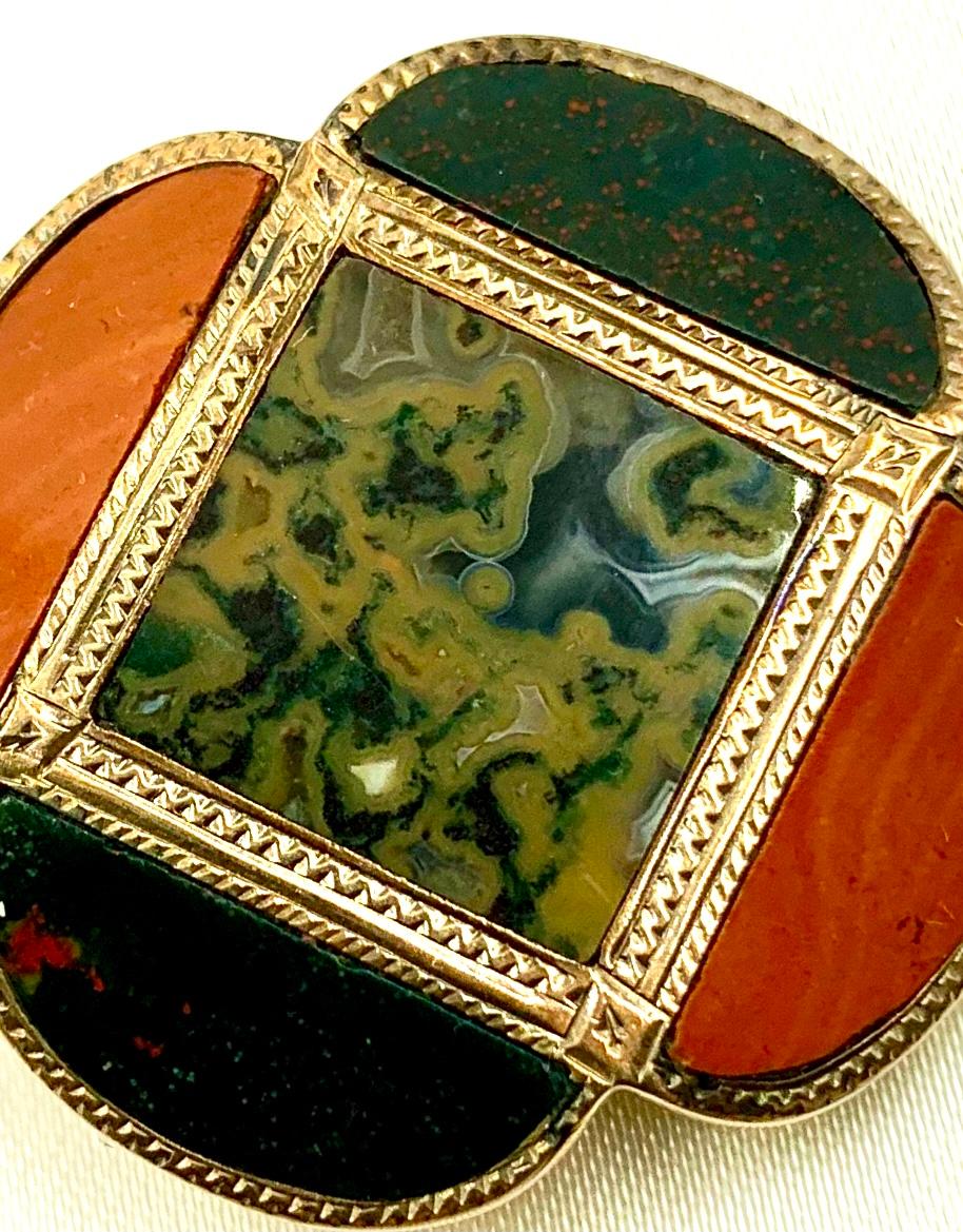 Antique Scottish Gold, Agate, Red Jasper, Bloodstone Four Leaf Clover Brooch In Good Condition For Sale In New York, NY