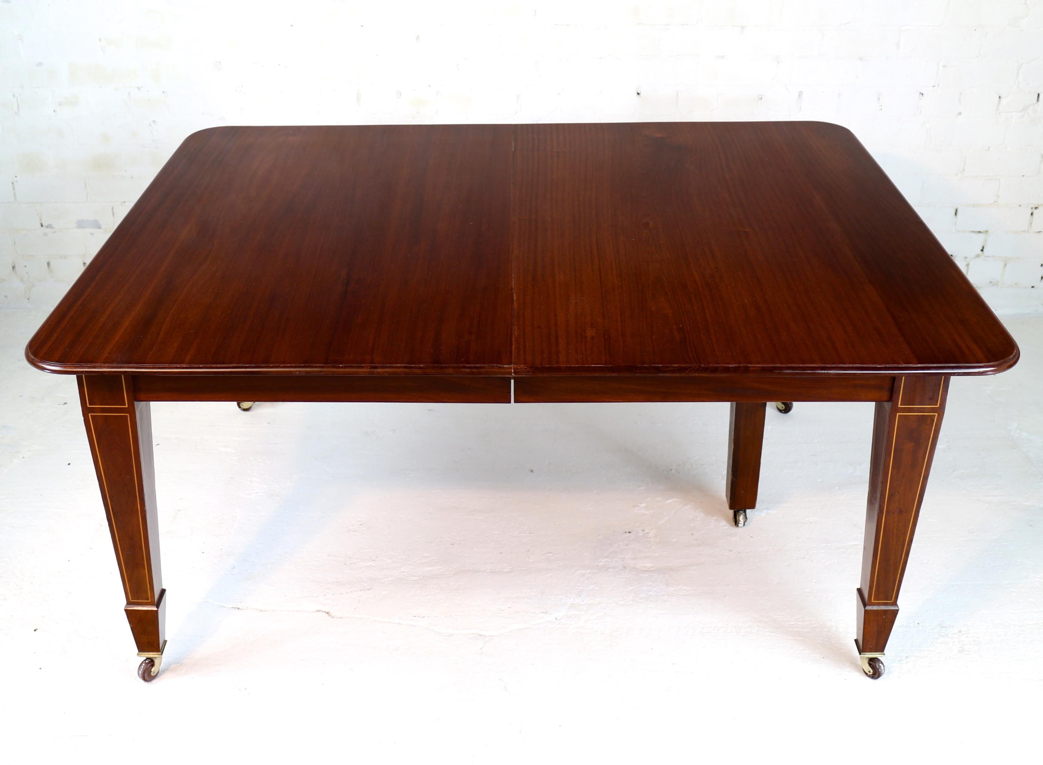 Antique Scottish Mahogany Extending Dining Table with Four Leaves & Leaf Holder 4