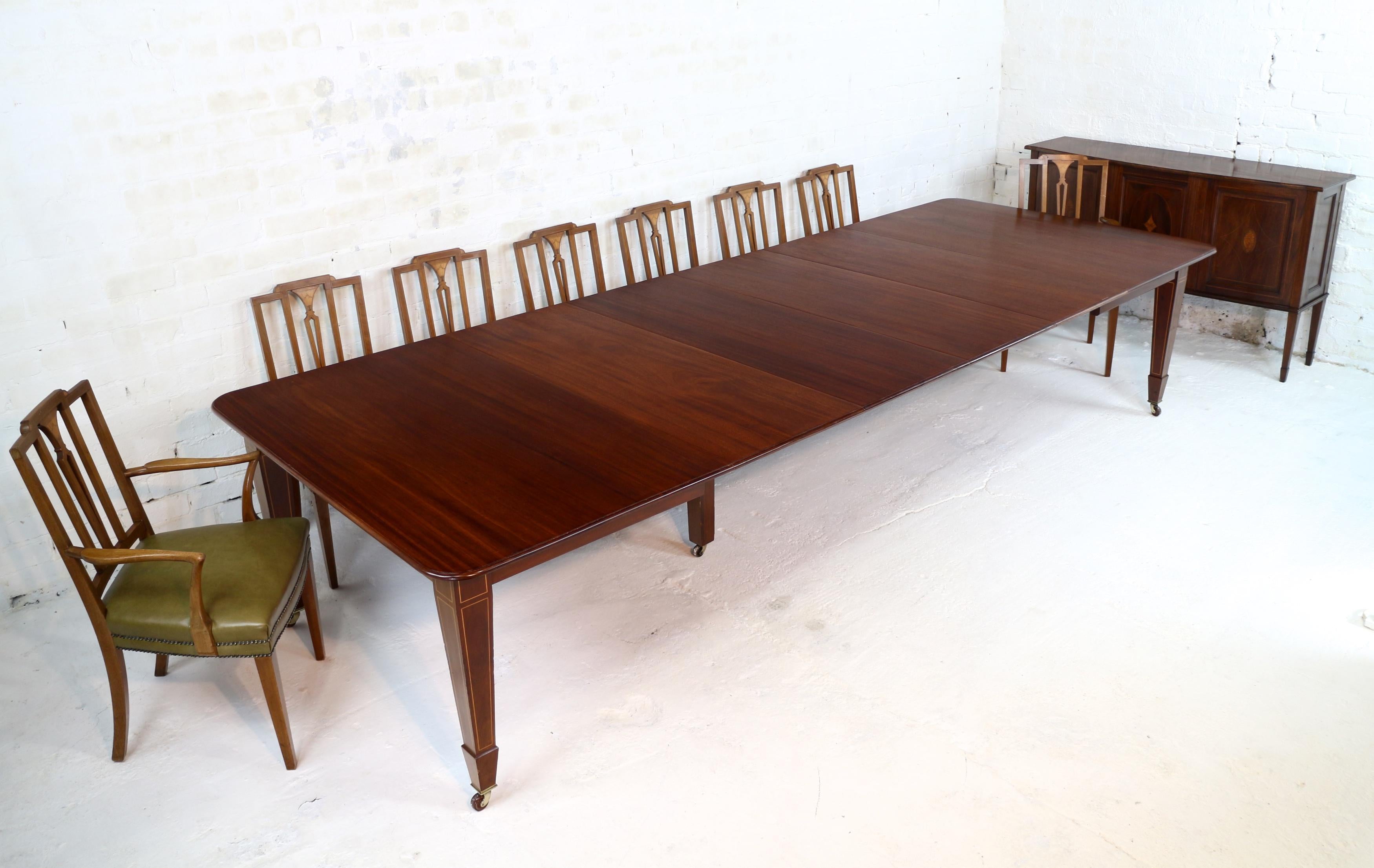 Sheraton Antique Scottish Mahogany Extending Dining Table with Four Leaves & Leaf Holder