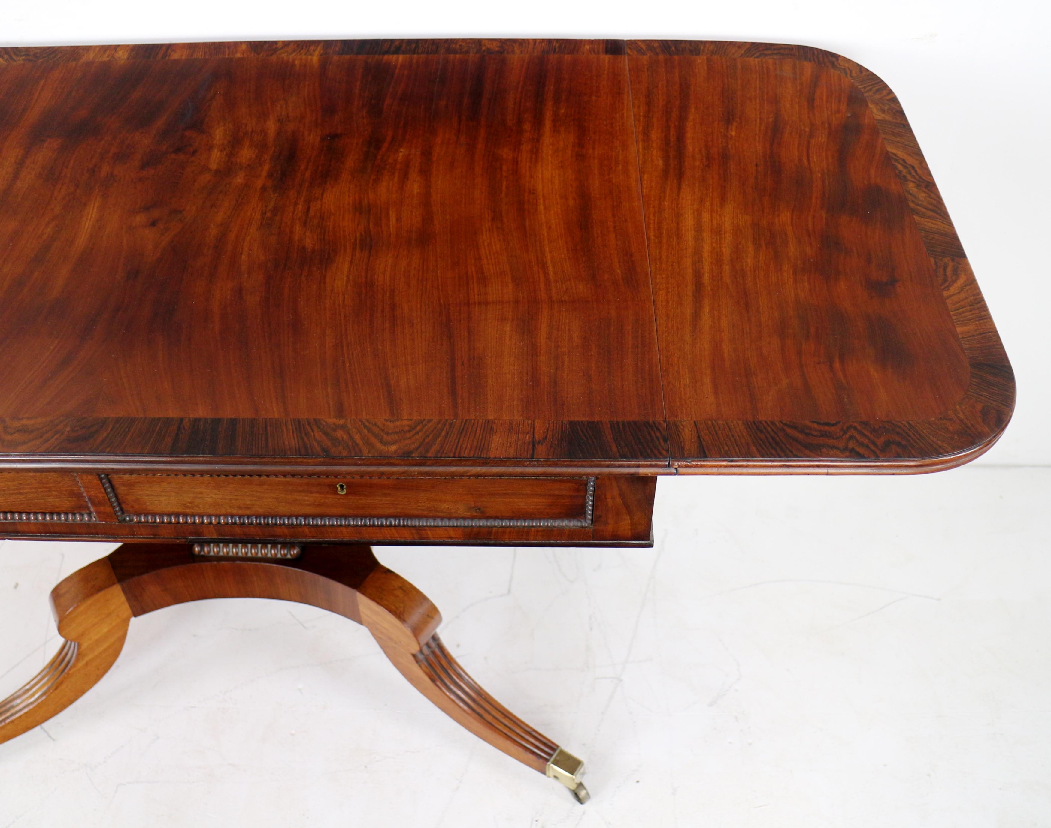 Ancienne table de canapé écossaise à bandes croisées en acajou et bois de rose en vente 8