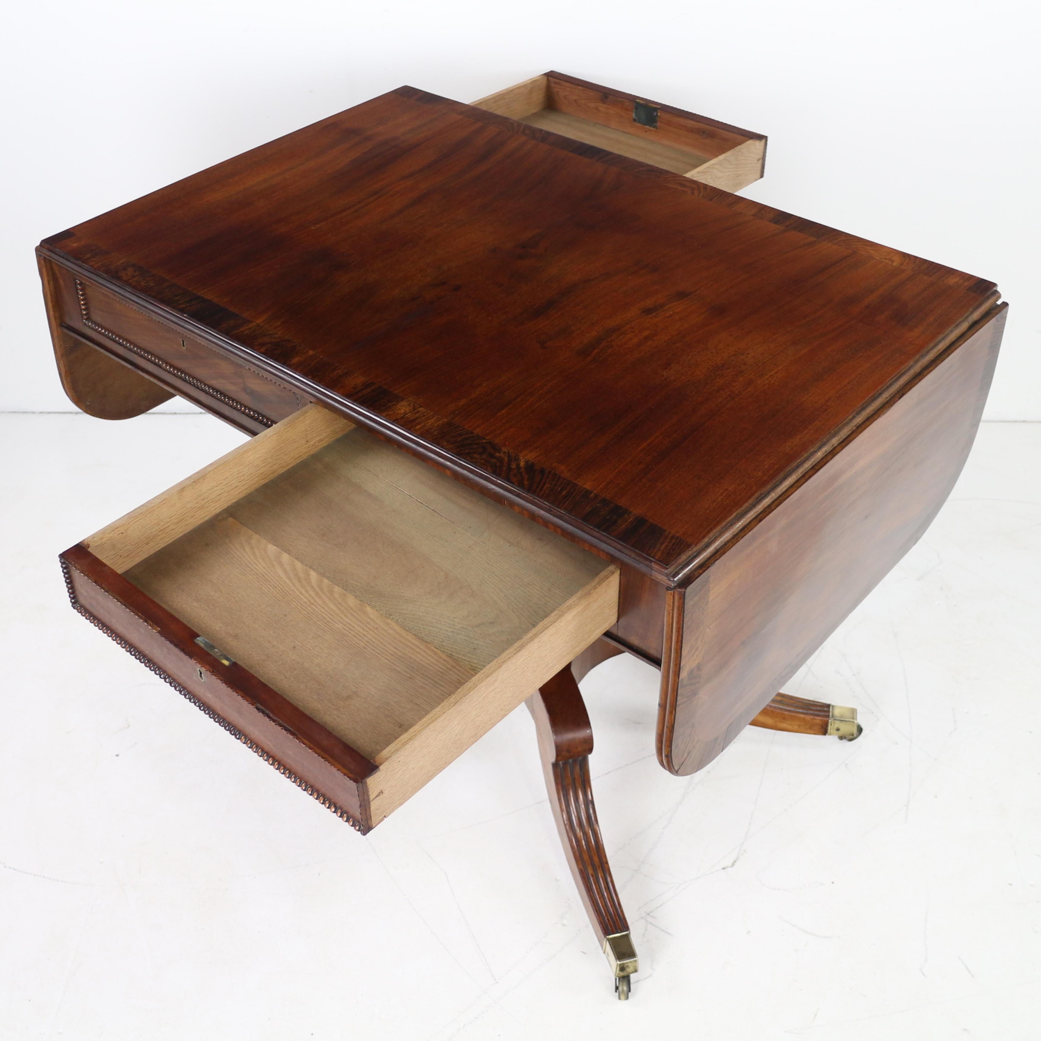Ancienne table de canapé écossaise à bandes croisées en acajou et bois de rose en vente 9