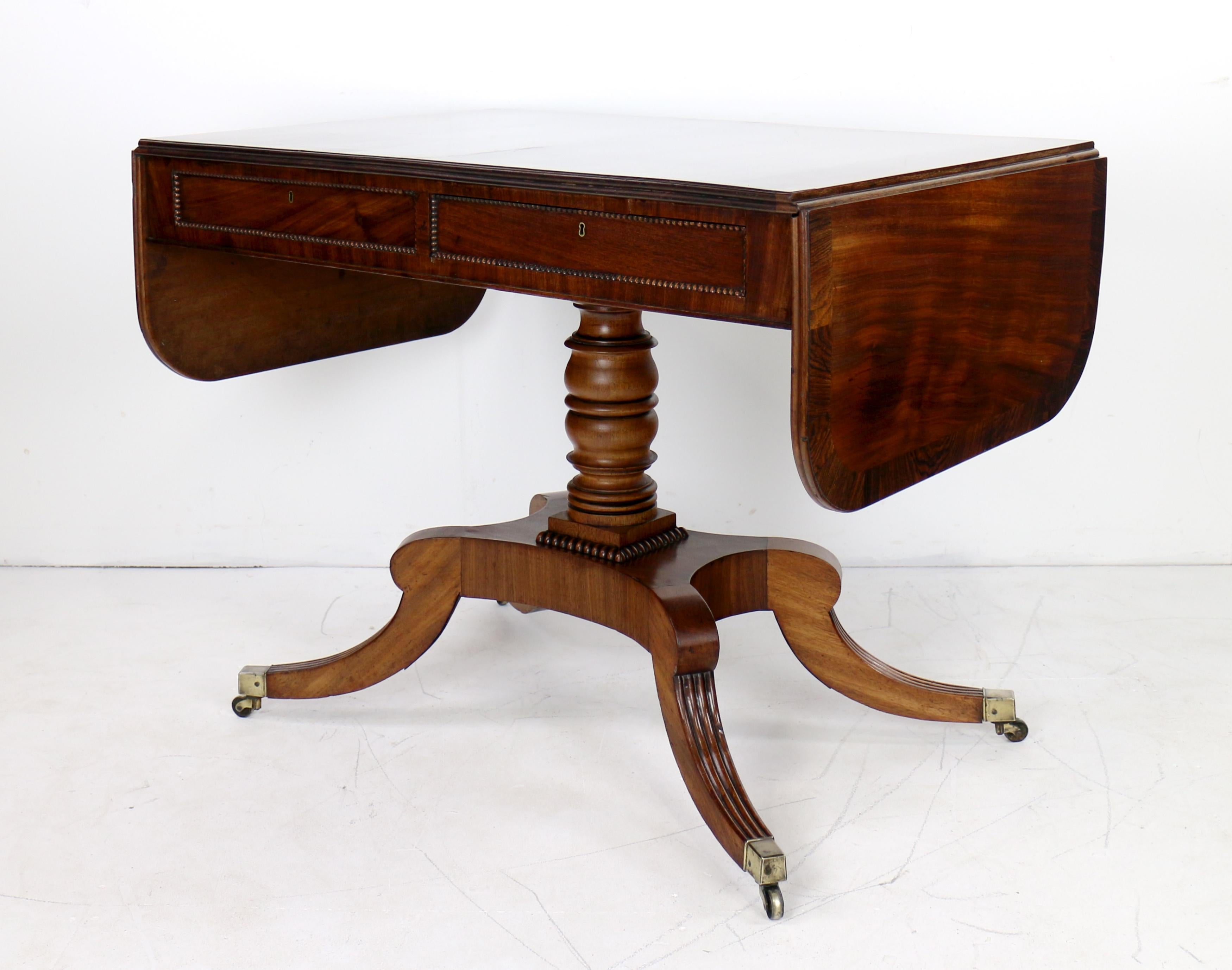 Regency Ancienne table de canapé écossaise à bandes croisées en acajou et bois de rose en vente