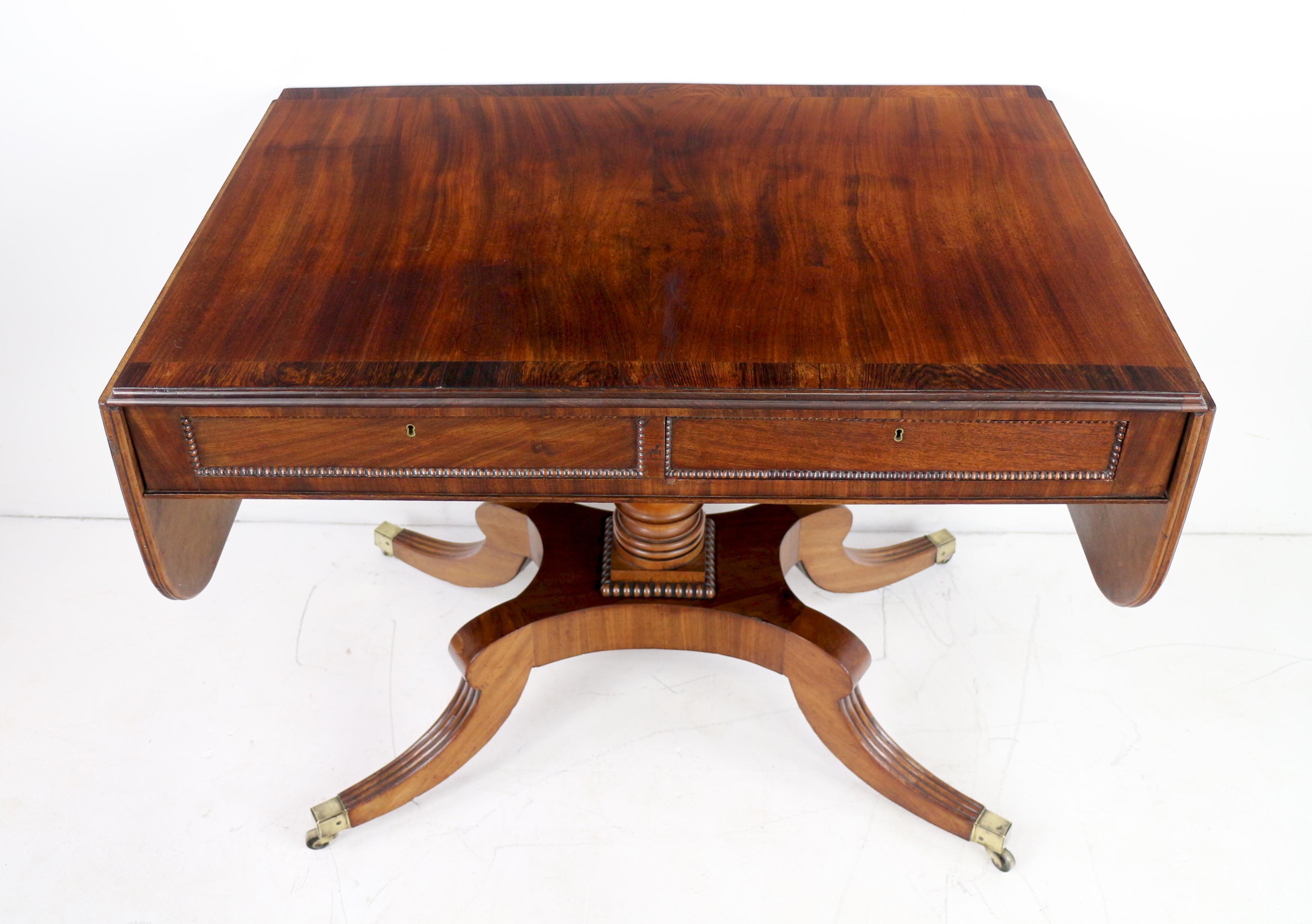 XIXe siècle Ancienne table de canapé écossaise à bandes croisées en acajou et bois de rose en vente