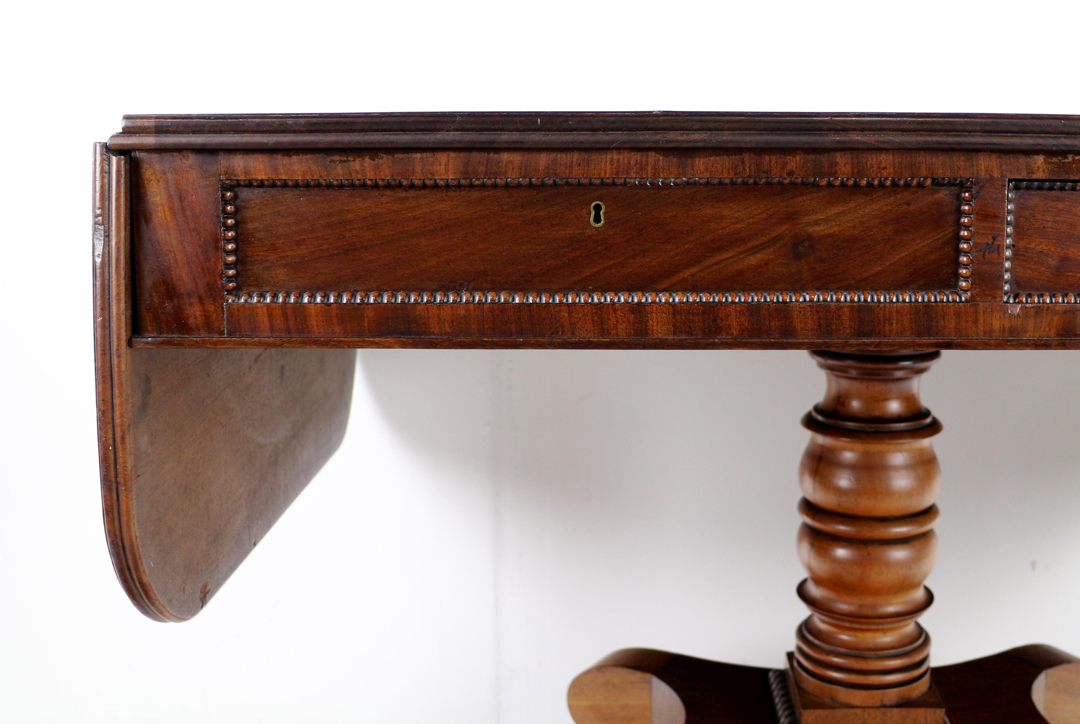 Ancienne table de canapé écossaise à bandes croisées en acajou et bois de rose en vente 1