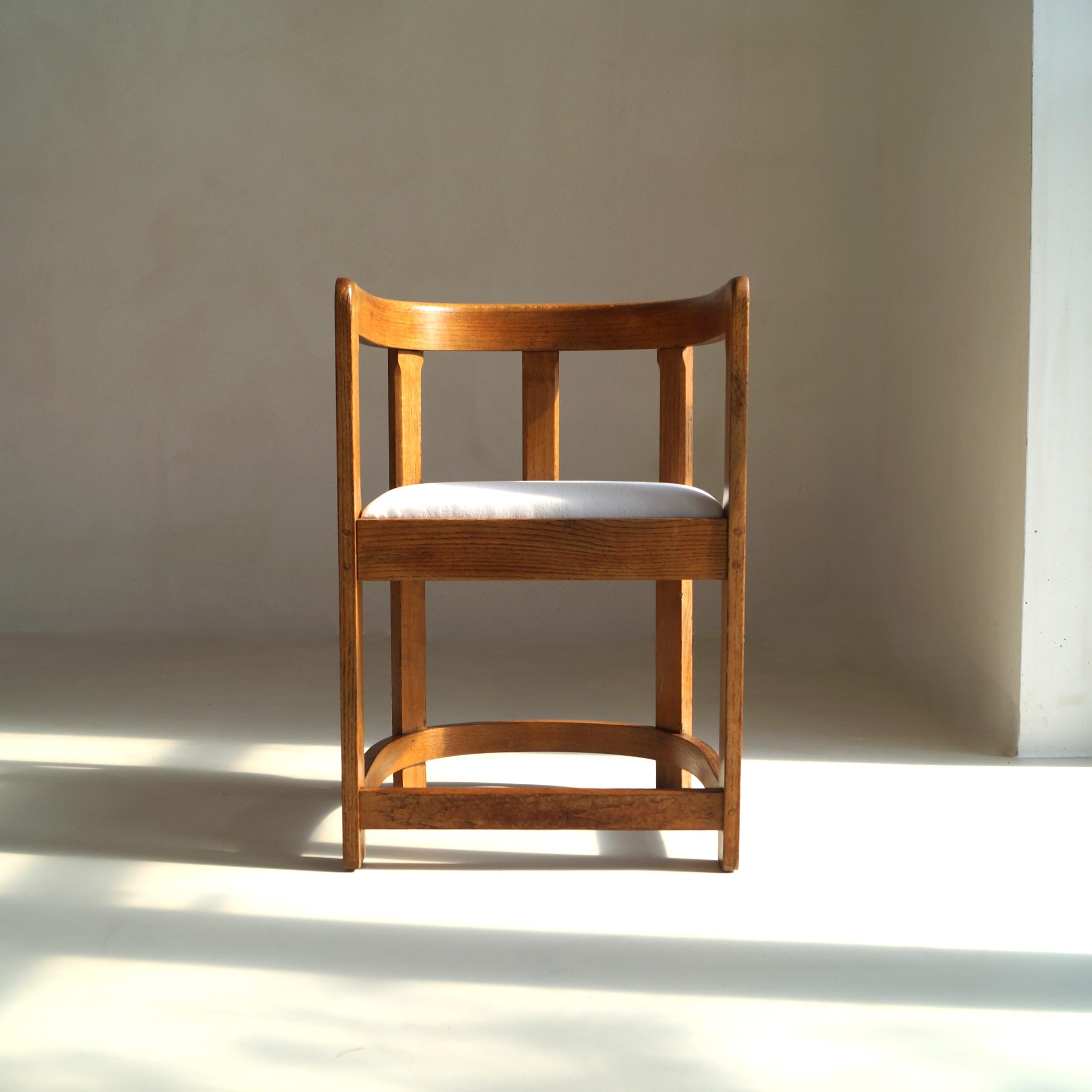 Sillón antiguo con respaldo de barril de roble escocés, c.1920 en Bueno estado para la venta en EVERDINGEN, NL