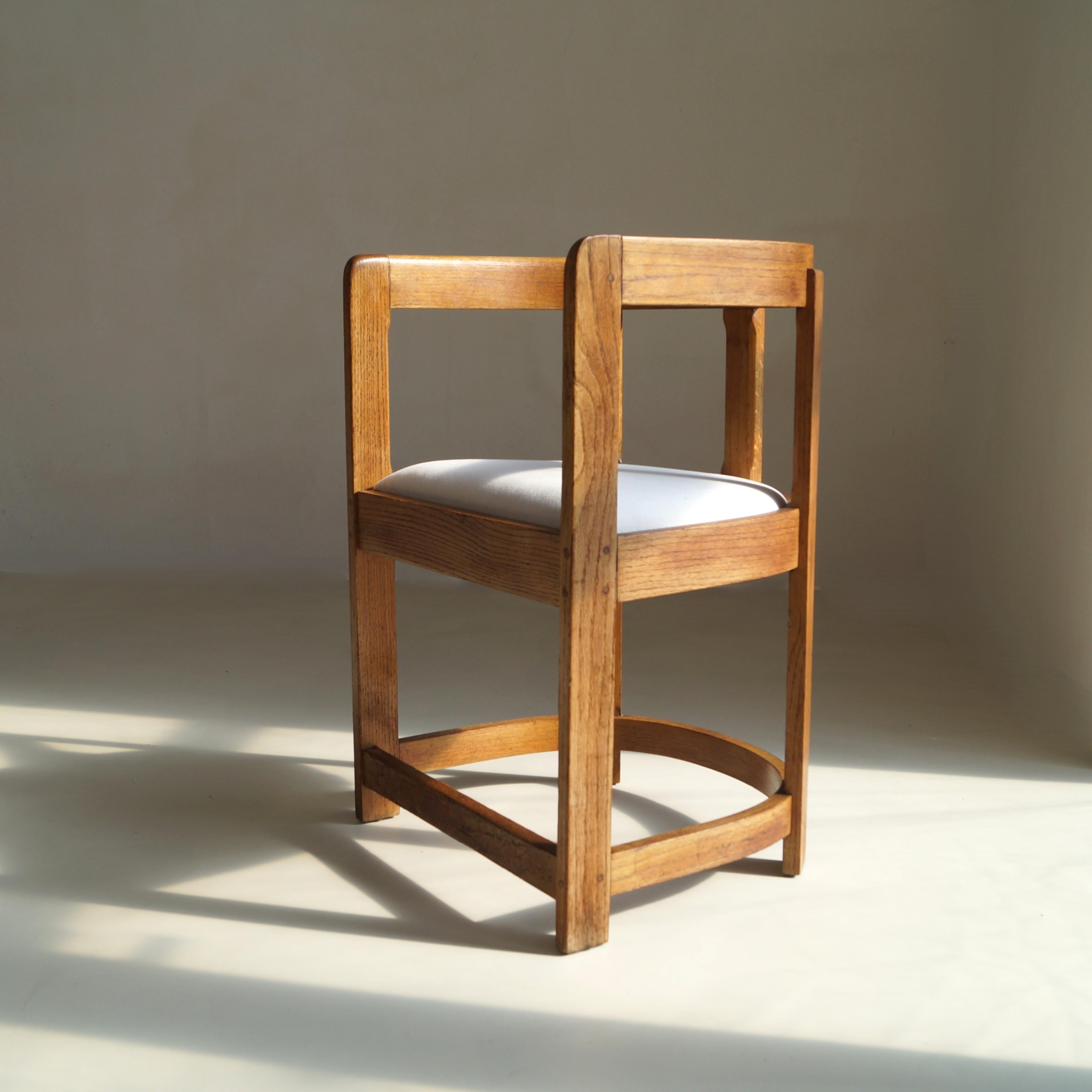 Sillón antiguo con respaldo de barril de roble escocés, c.1920 principios del siglo XX en venta