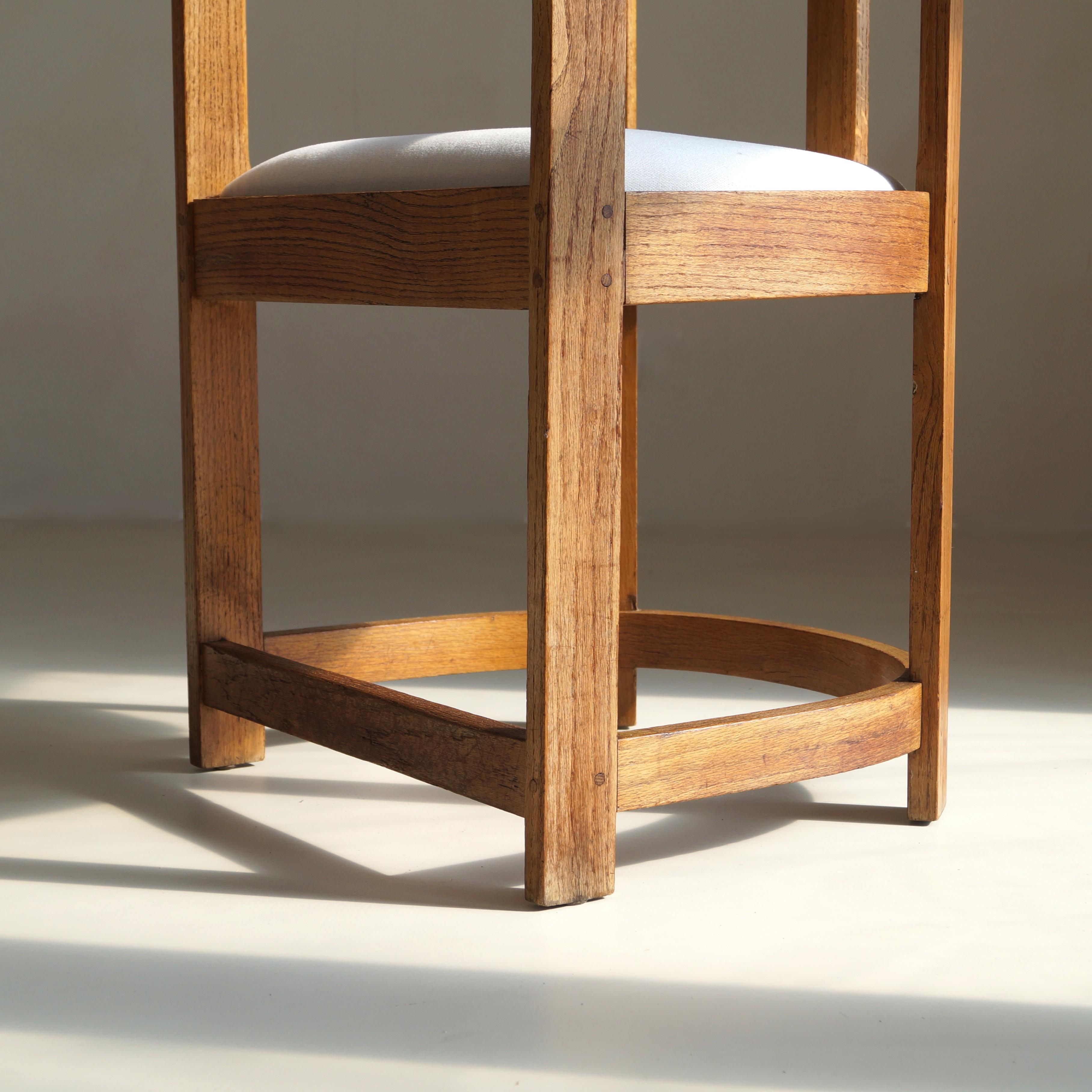 Sillón antiguo con respaldo de barril de roble escocés, c.1920 en venta 1