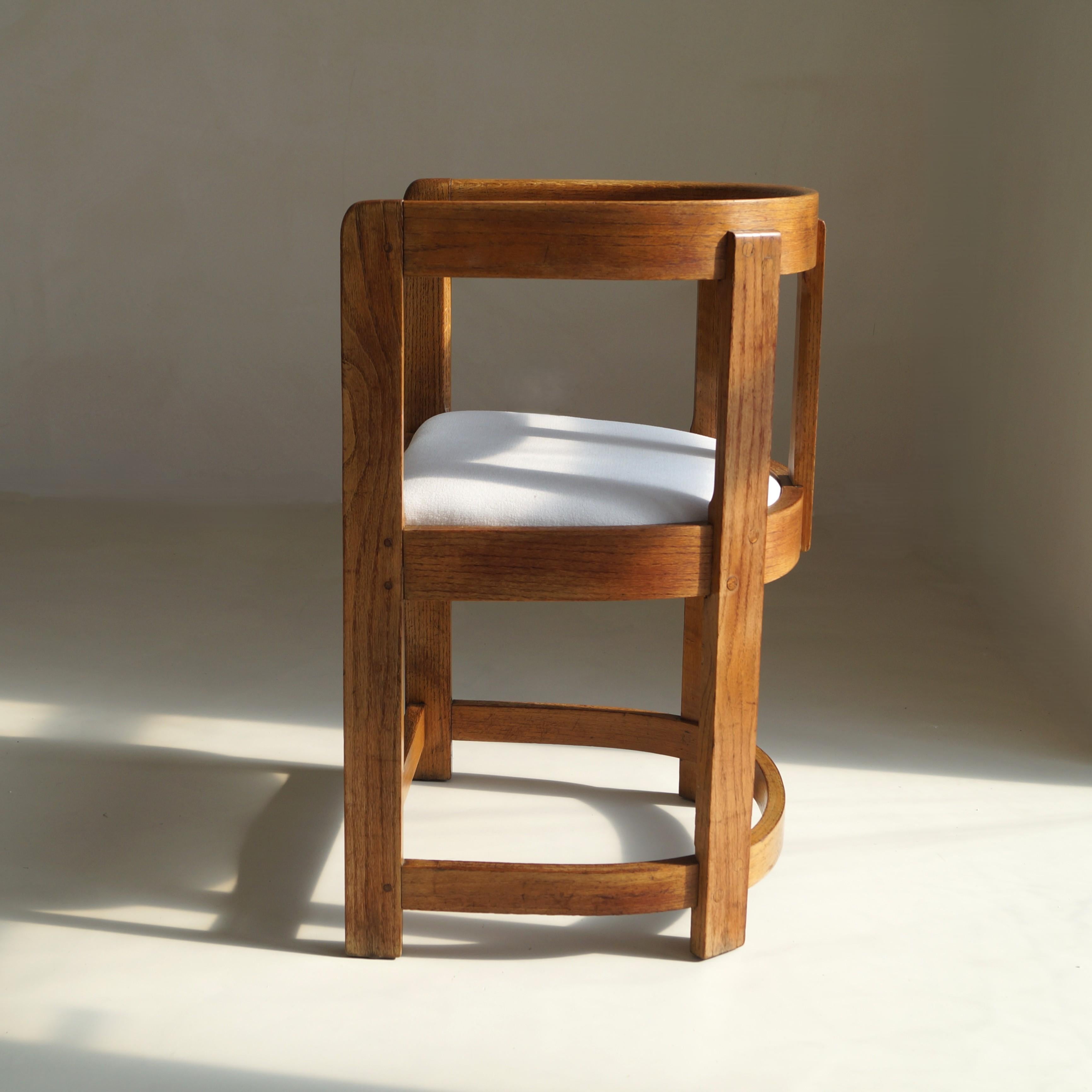 Sillón antiguo con respaldo de barril de roble escocés, c.1920 en venta 2