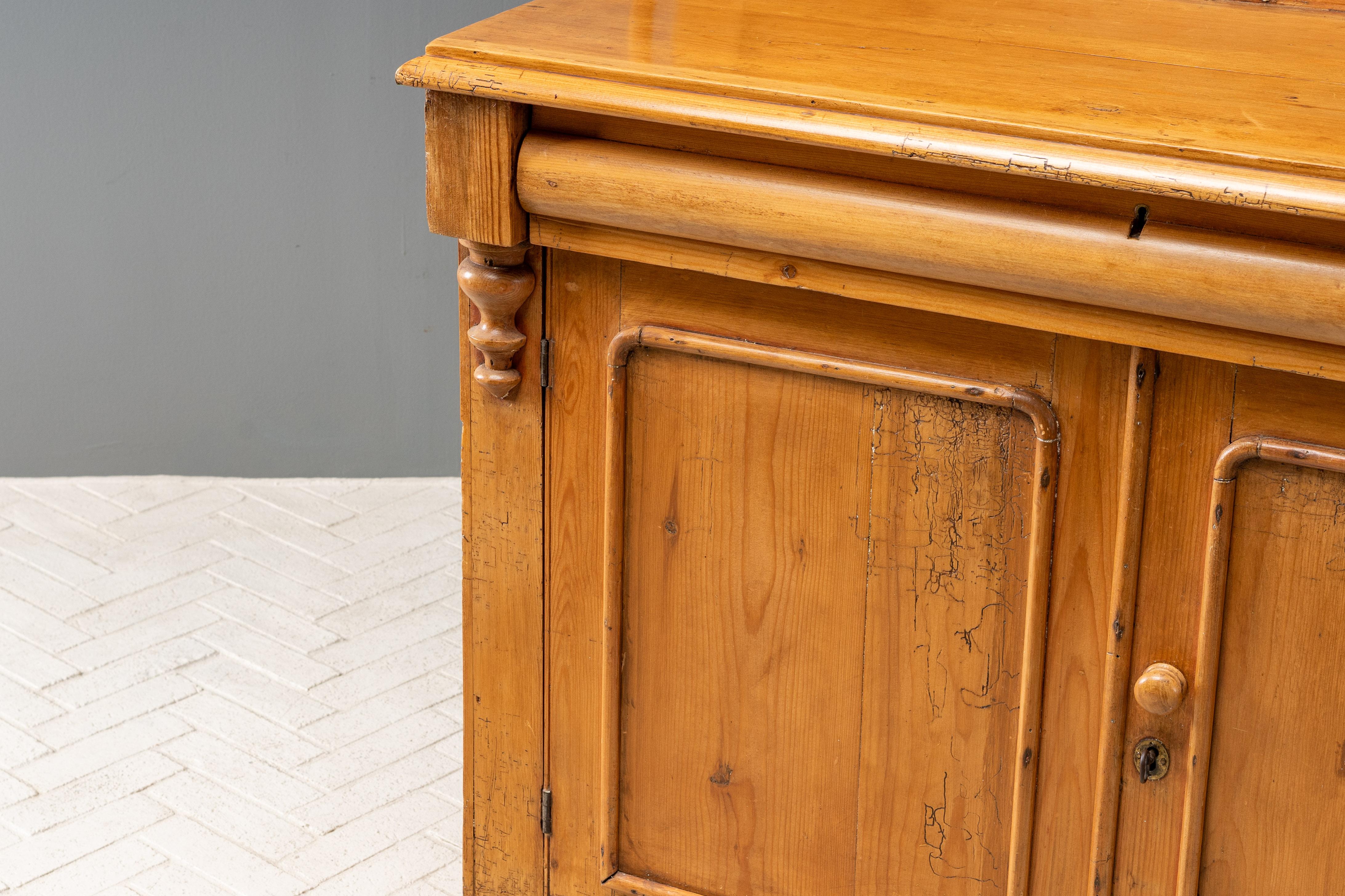 Credenza antica in pino scozzese in vendita 2
