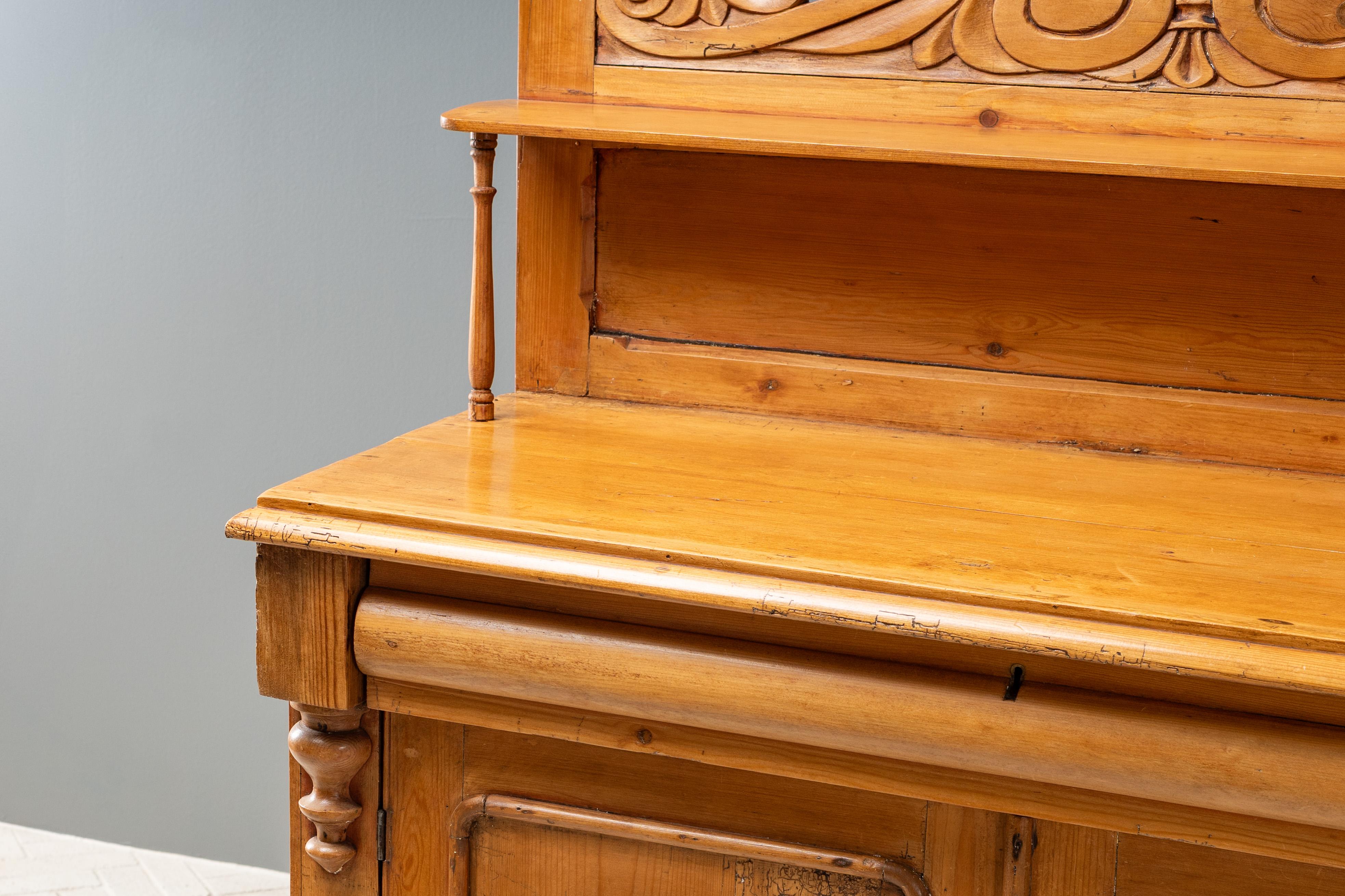 Pino Credenza antica in pino scozzese in vendita