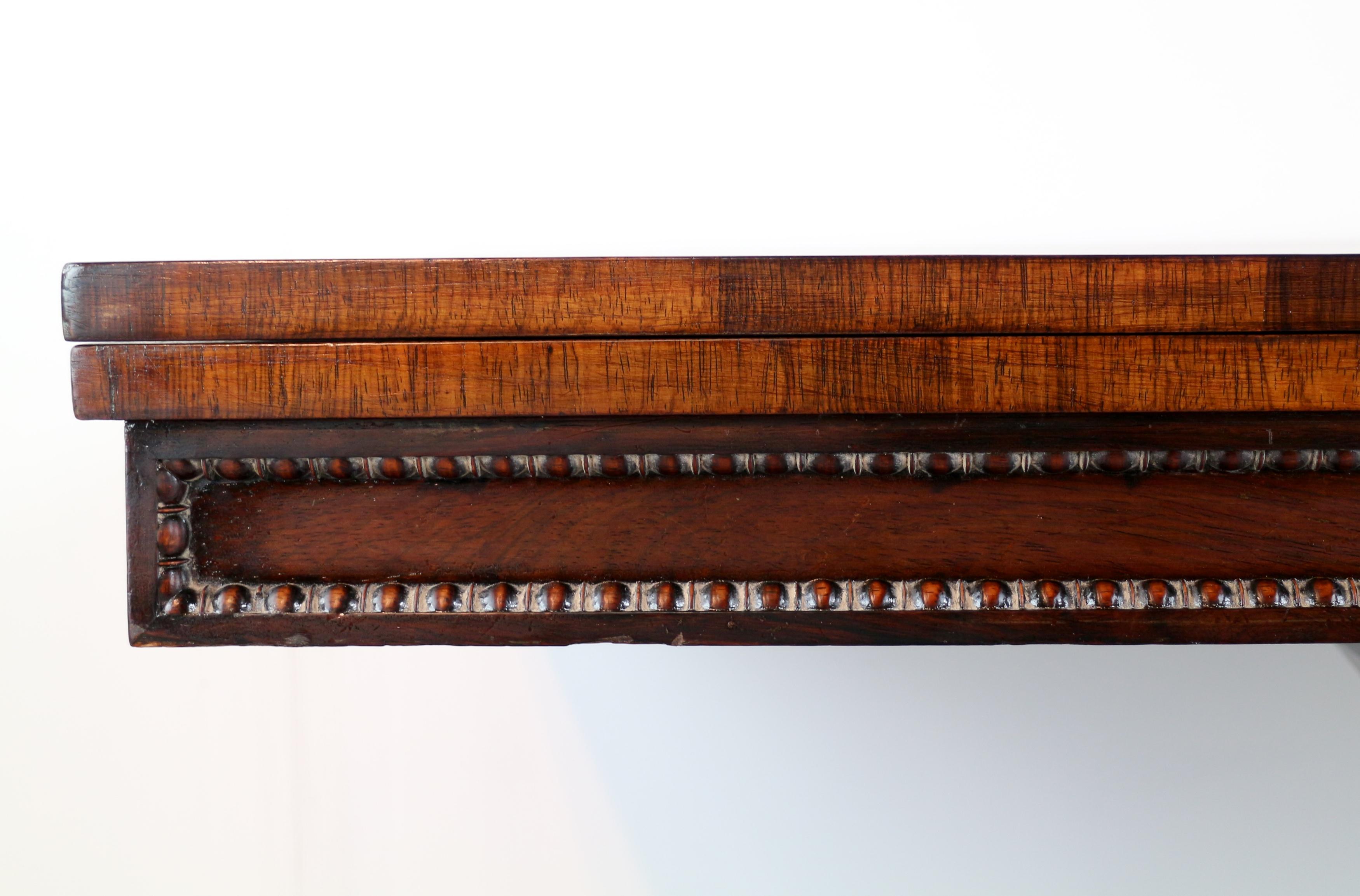 Antiker schottischischer Regency-Teetisch aus Rosenholz in der Art von William Trotter (Messing) im Angebot