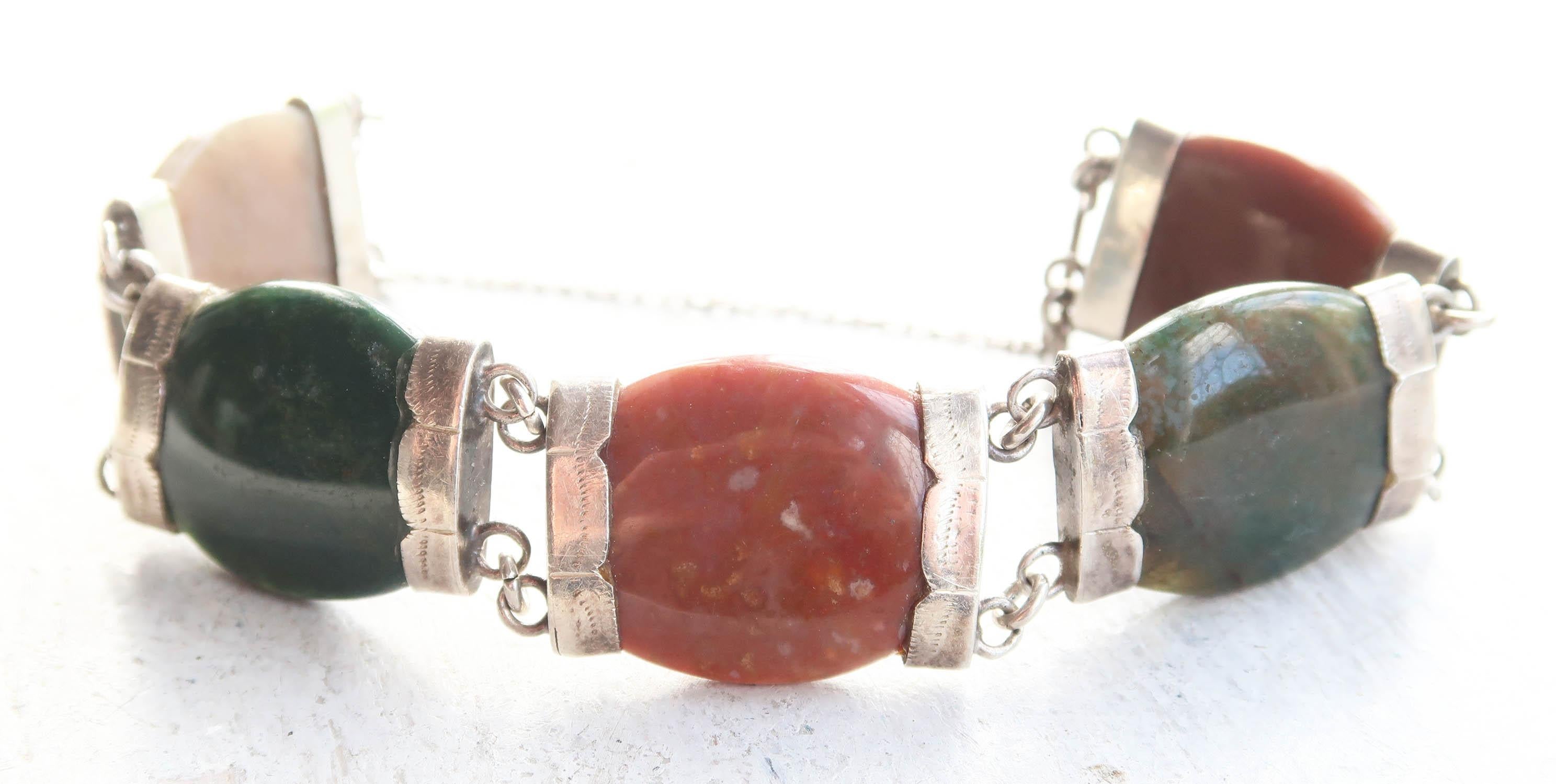 Polished Antique Scottish Silver And Agate Bracelet. Late 19th Century For Sale