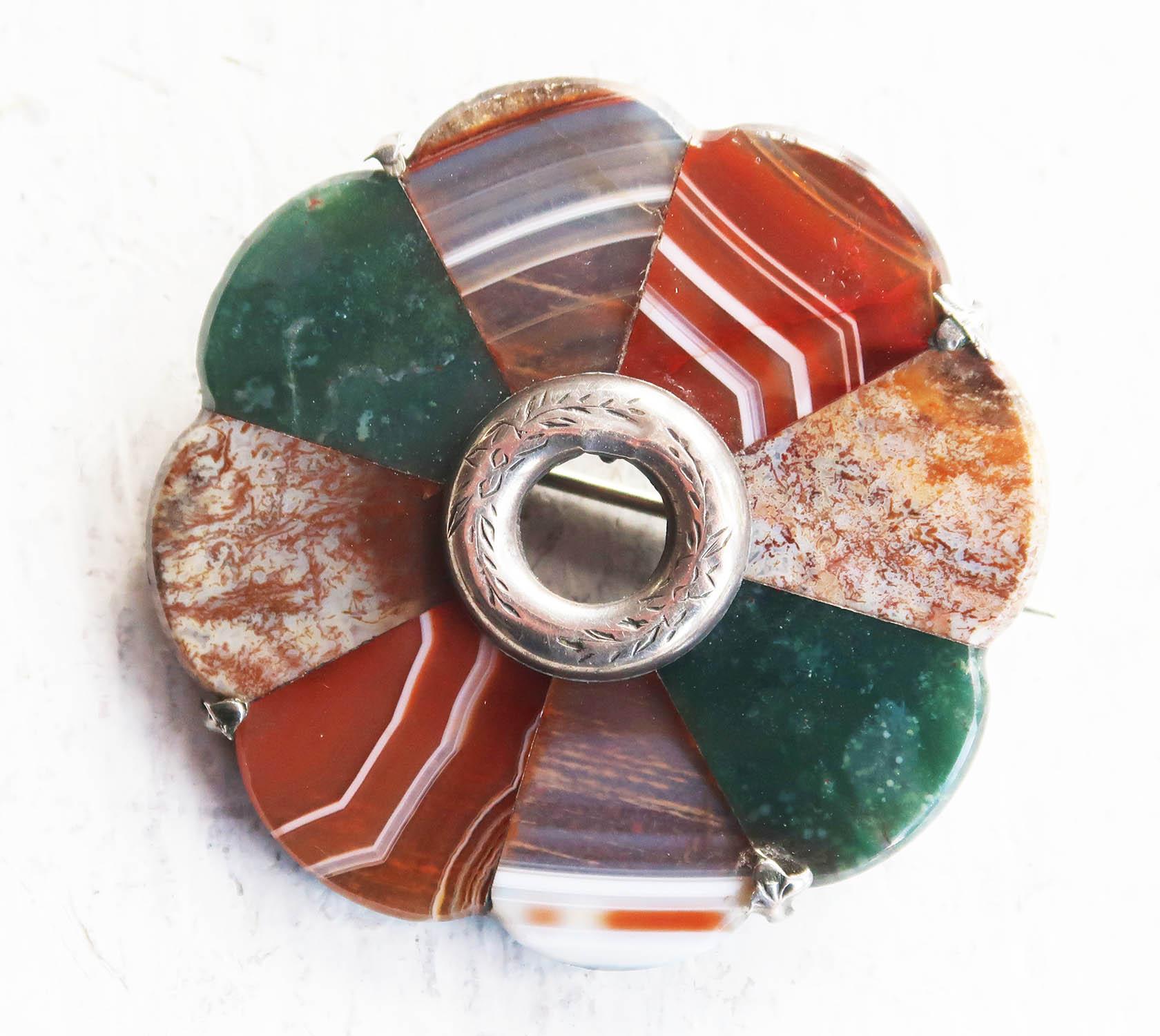Antique Scottish Silver And Agate Brooch. Late 19th Century In Good Condition For Sale In St Annes, Lancashire