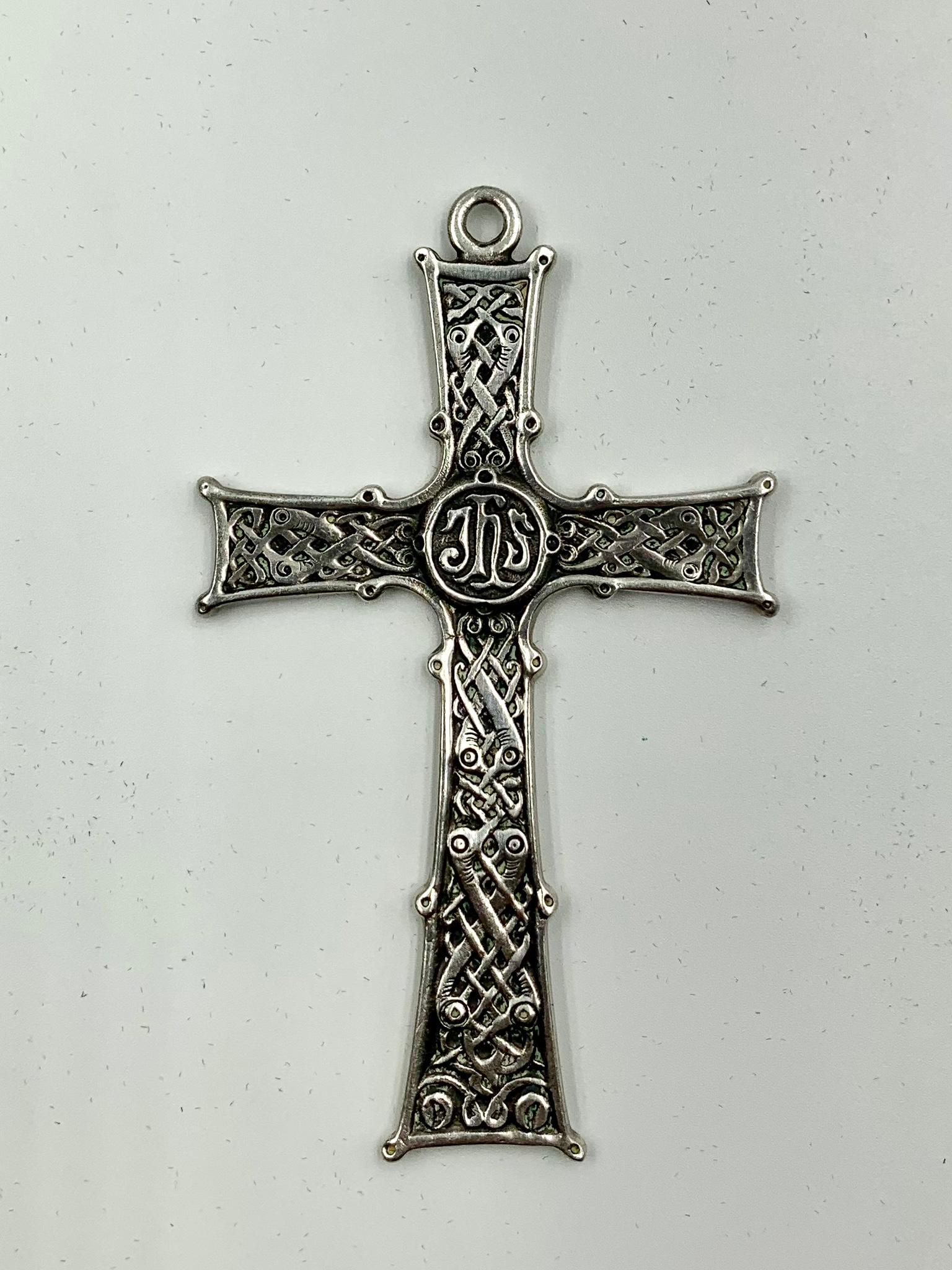 Antike schottische Silber-Doppelseitige Celtic-Doppelseitige JHS Christogram-Kreuz-Anhänger aus Silber (Mittelalterlich) im Angebot