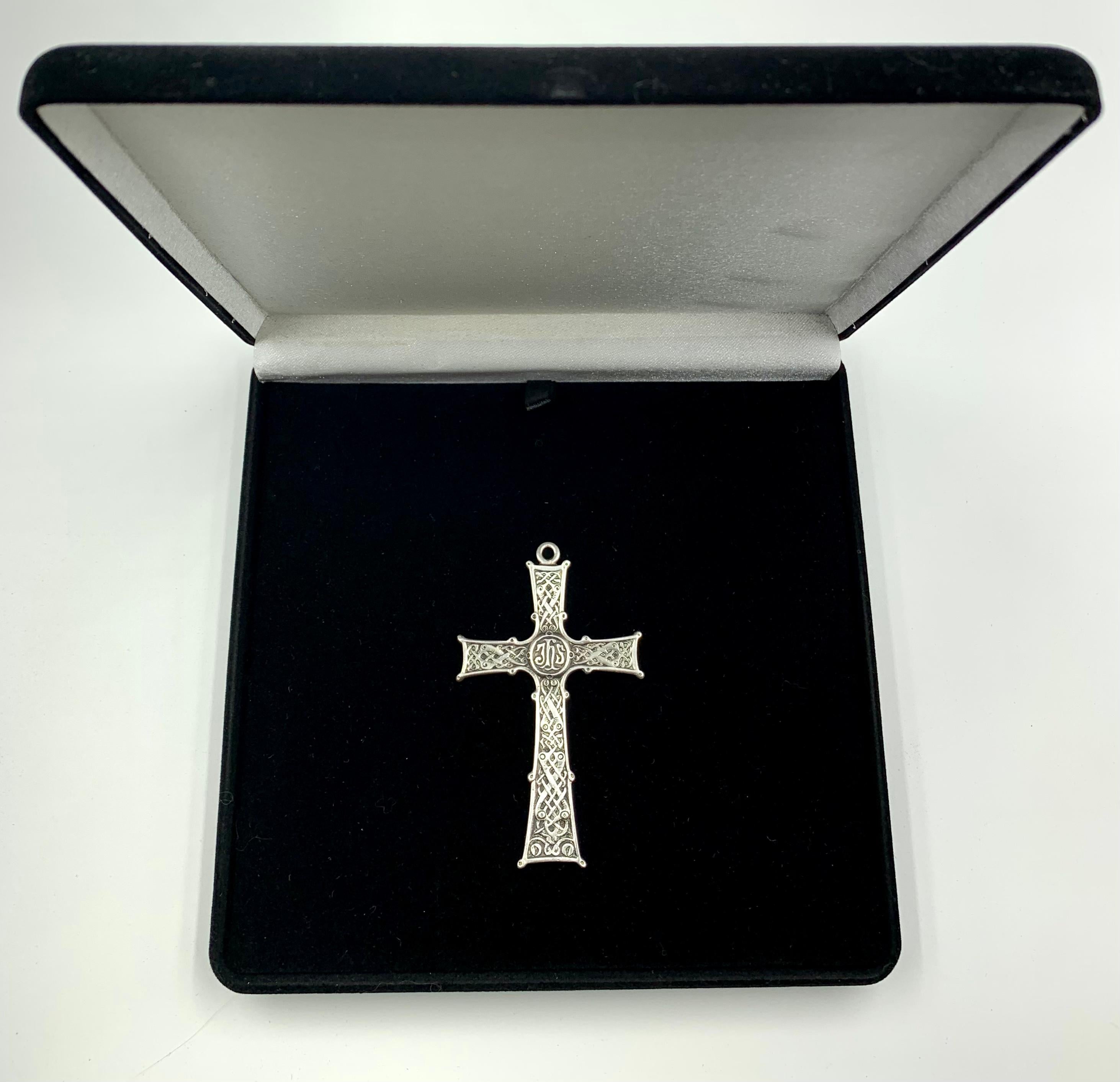 Antique Scottish Silver Large Celtic Double Sided JHS Christogram Cross Pendant In Good Condition For Sale In New York, NY