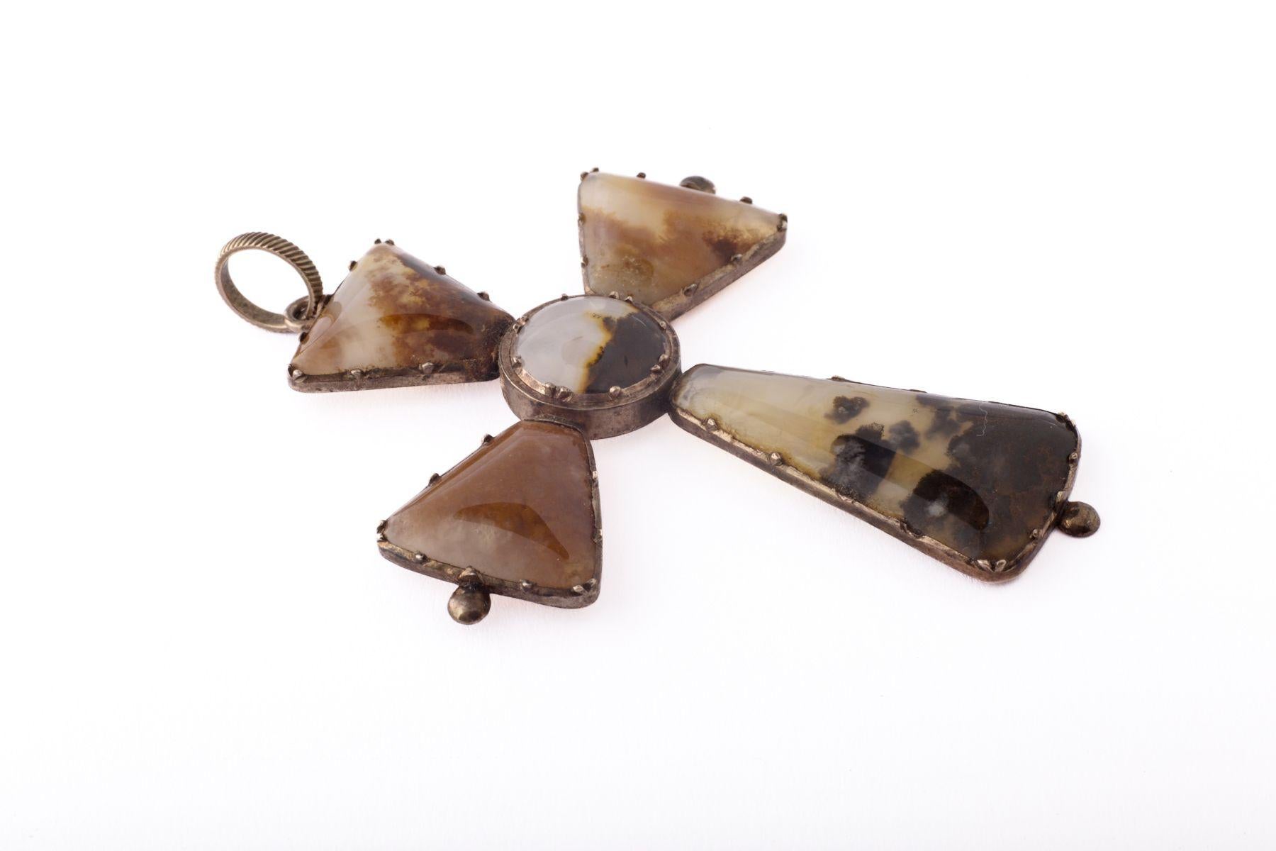 A gorgeous Scottish Victorian Landscape Agate cross shows how the hand of man can enhance a gift of nature. Translucent dendritic agates are cut into elongated triangles that are have a round center. The proportion is beautiful as are the neutral