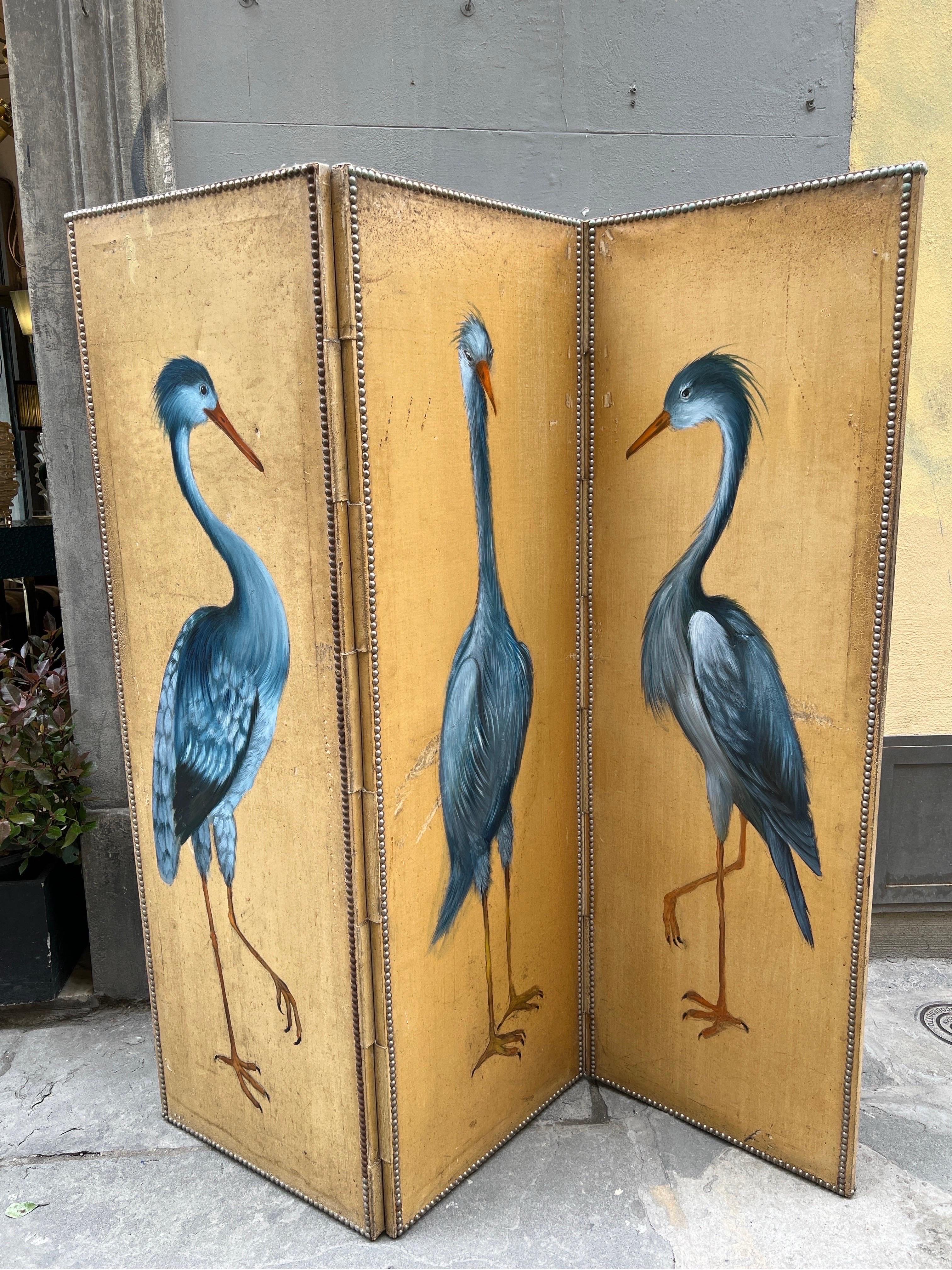 Antique Screen with Blue Heron with Three Doors, Late 19th Century.
The screen comes in three folding doors and it is made of lacquered canvas framed with brass studs.
Please note that the canvas is original of the period (Late 19th Century) and