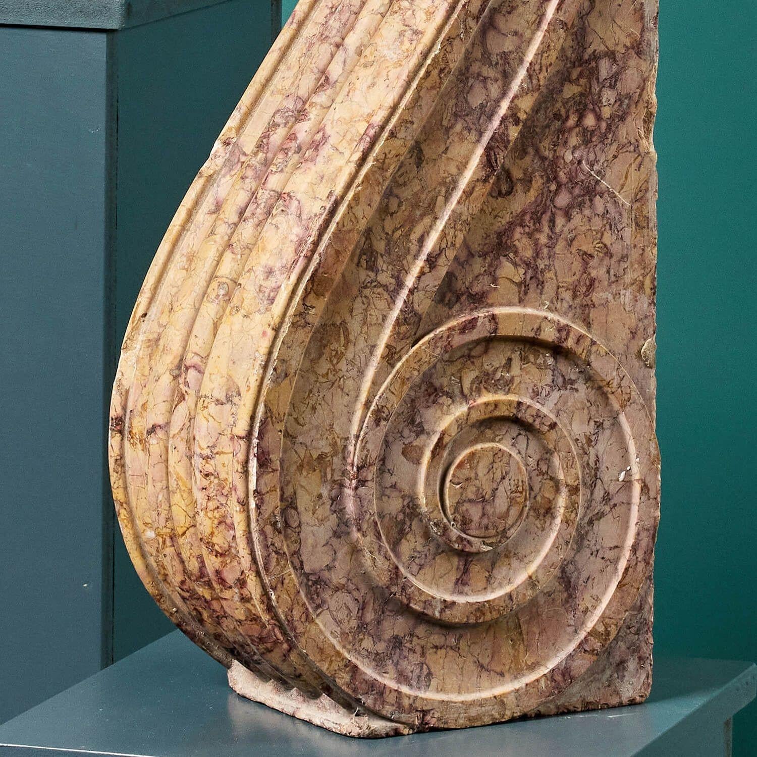 Antike Korbeln aus Brocatelle-Marmor mit Schnörkeln im Zustand „Relativ gut“ im Angebot in Wormelow, Herefordshire