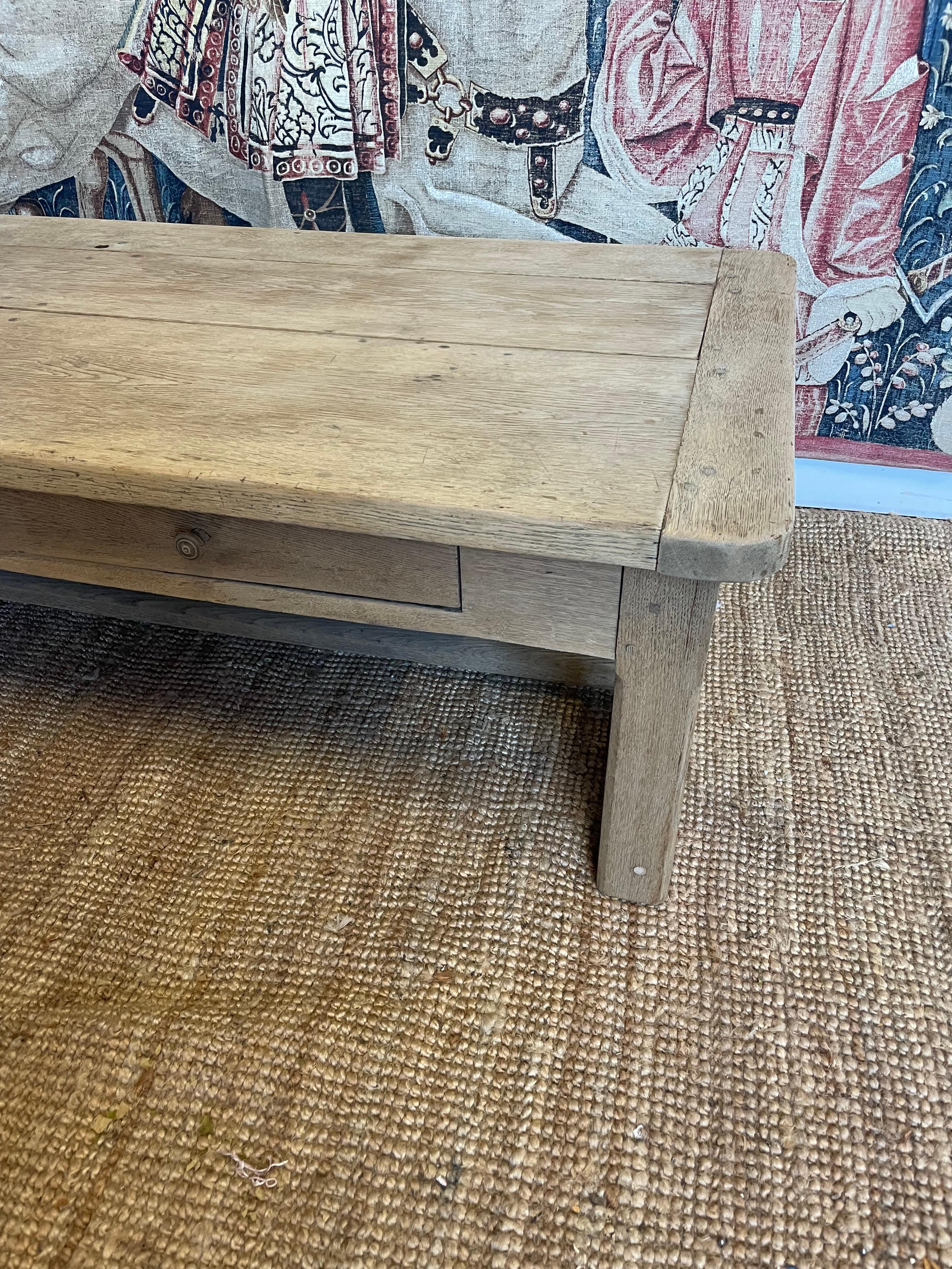 Antique scrubbed oak French 2 drawer coffee table  In Good Condition For Sale In Budleigh Salterton, GB