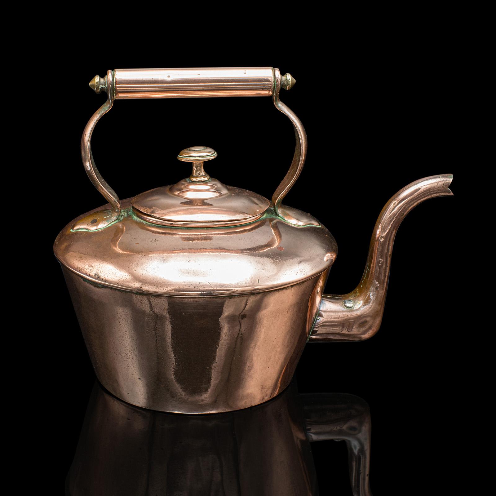 Antique Scullery Kettle, English, Copper, Stovetop Teapot, Victorian, Circa 1870 In Good Condition For Sale In Hele, Devon, GB
