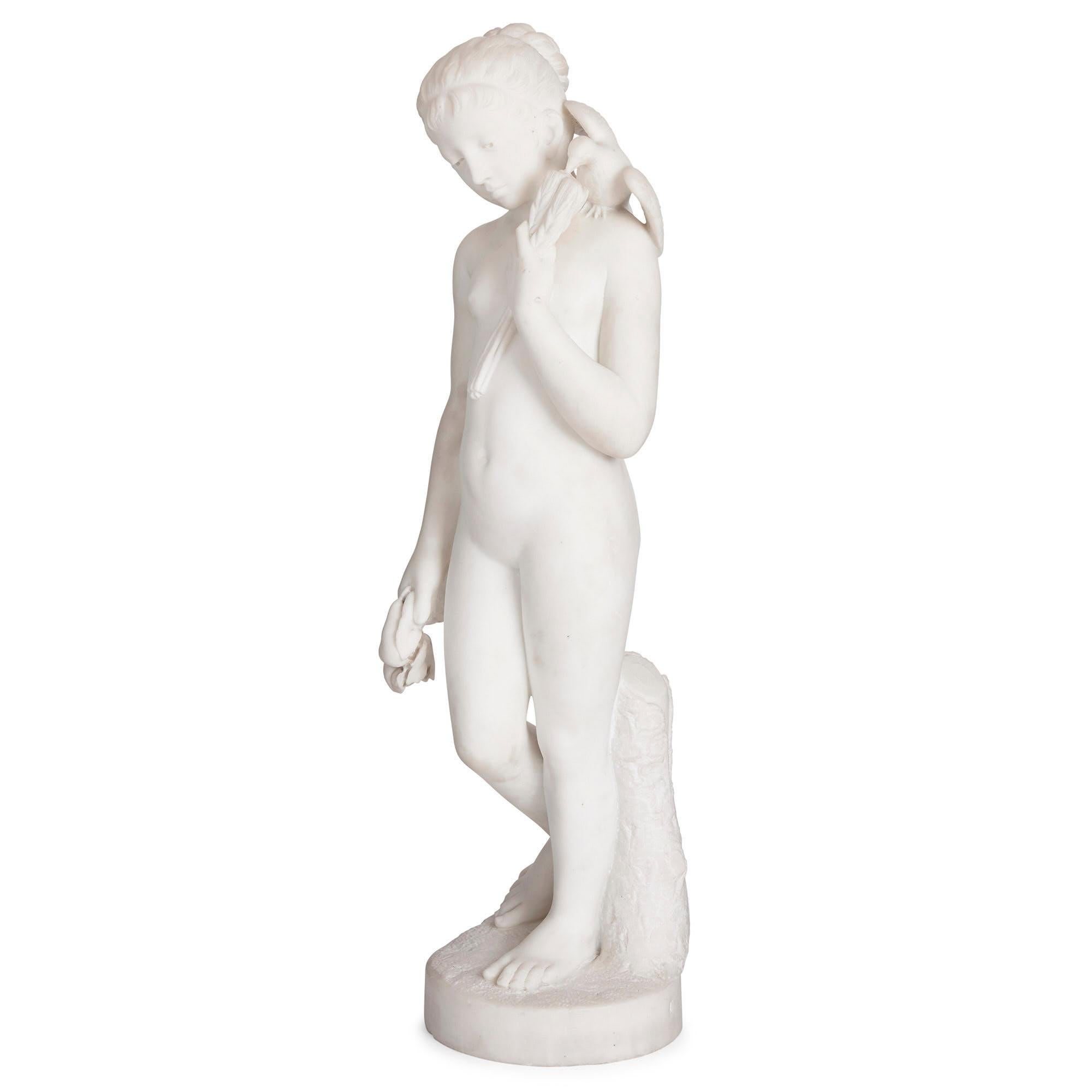 Figure ancienne en marbre sculpté d'une jeune fille
Continental, fin du 19e siècle
Mesures : Hauteur 77 cm, largeur 21 cm, profondeur 20 cm

Cette merveilleuse sculpture en marbre est une superbe pièce d'art décoratif européen de la fin du XIXe