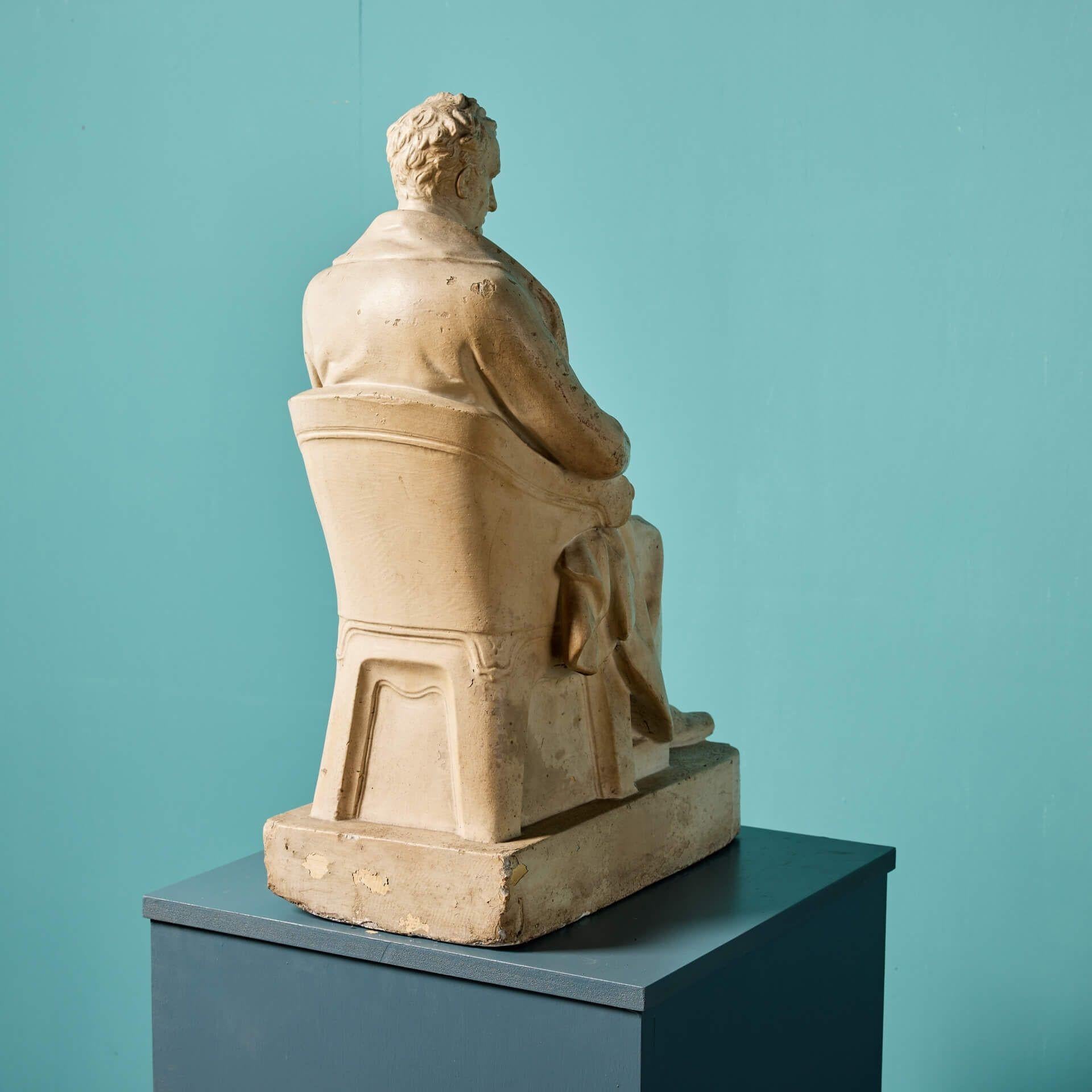 Plâtre Antiquités - Maquette en plâtre sculpté d'un homme assis en vente