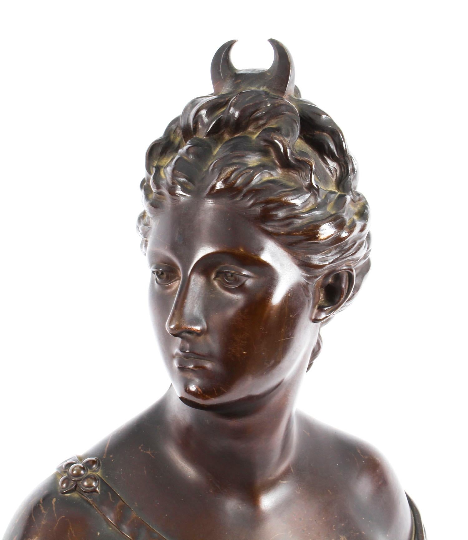 Antique Sculpted Polished Bronze Bust of the Roman Goddess Diana, 19th Century In Good Condition In London, GB