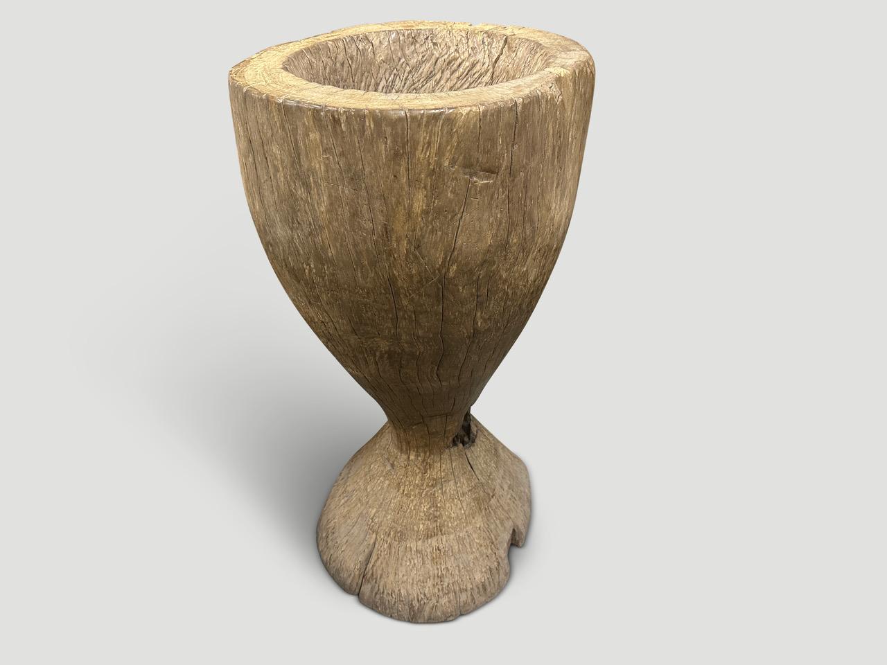 Antique Sculptural Vessel curated by Andrianna Shamaris Bon état - En vente à New York, NY